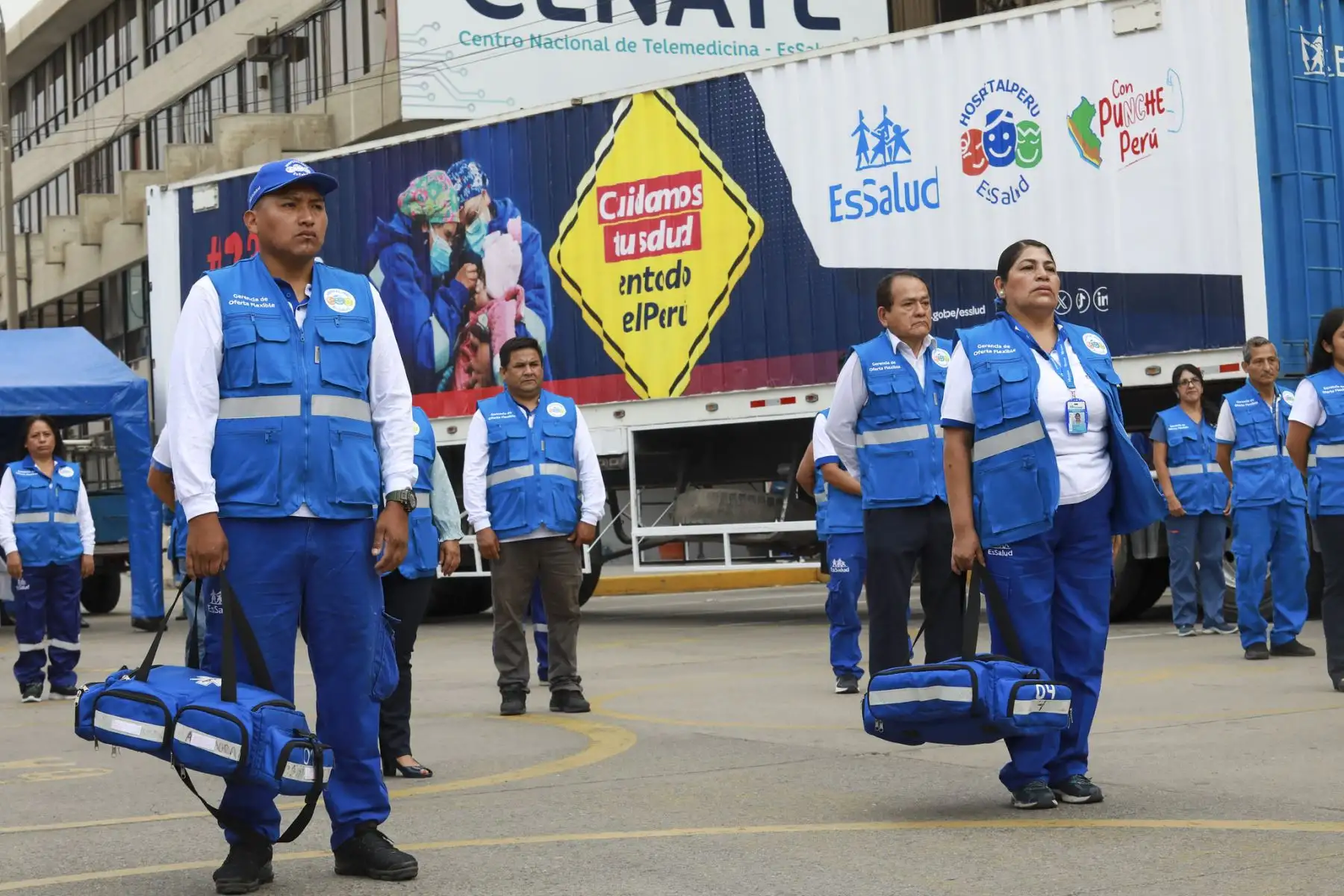 Ante la llegada del fenómeno El Niño y sus efectos en la población, el Seguro Social de Salud (EsSalud) enviará una brigada de médicos de Hospital Perú como contingencia, junto con 3 tráileres cargados con todo lo necesario para atender a las provincias que se verán afectadas por este recurrente evento natural.

Foto: ANDINA/Difusión