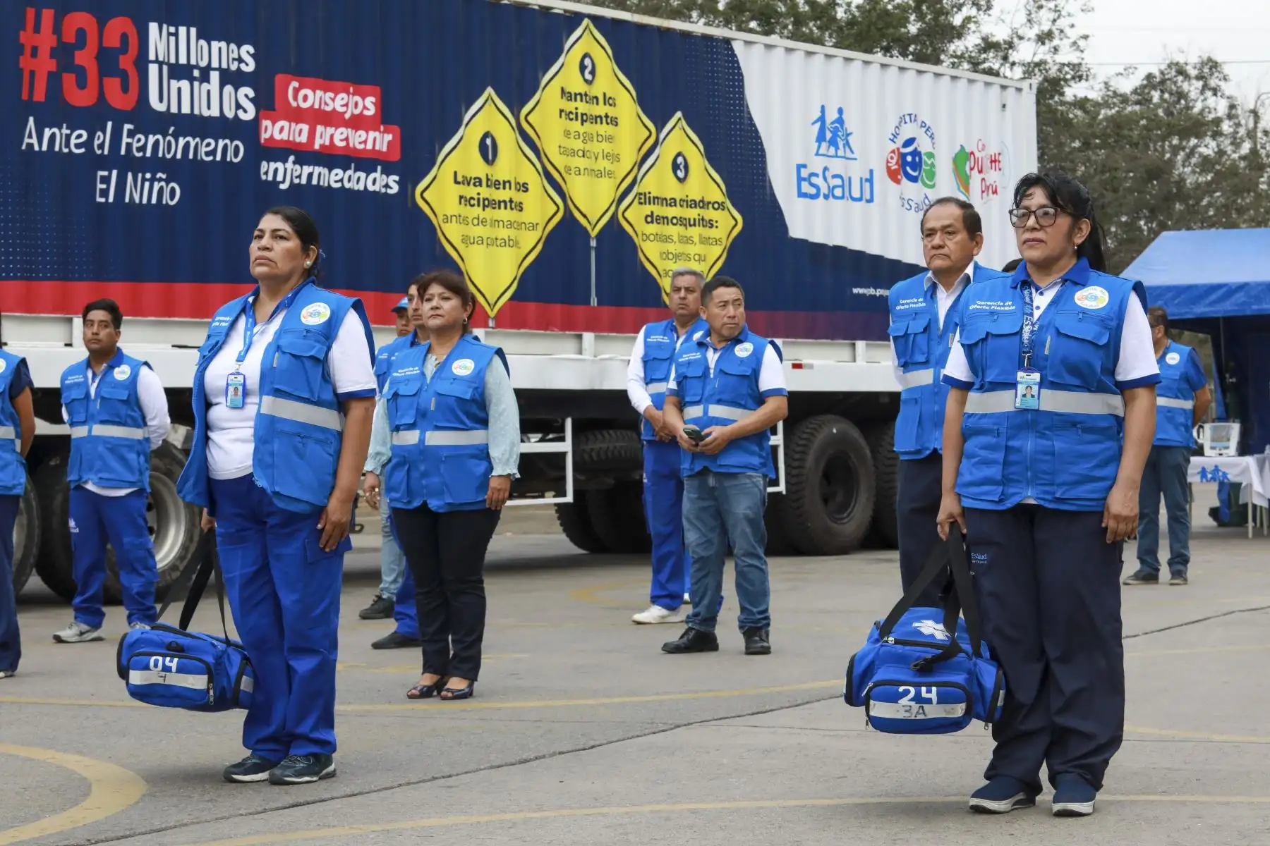 Ante la llegada del fenómeno El Niño y sus efectos en la población, el Seguro Social de Salud (EsSalud) enviará una brigada de médicos de Hospital Perú como contingencia, junto con 3 tráileres cargados con todo lo necesario para atender a las provincias que se verán afectadas por este recurrente evento natural.

Foto: ANDINA/Difusión