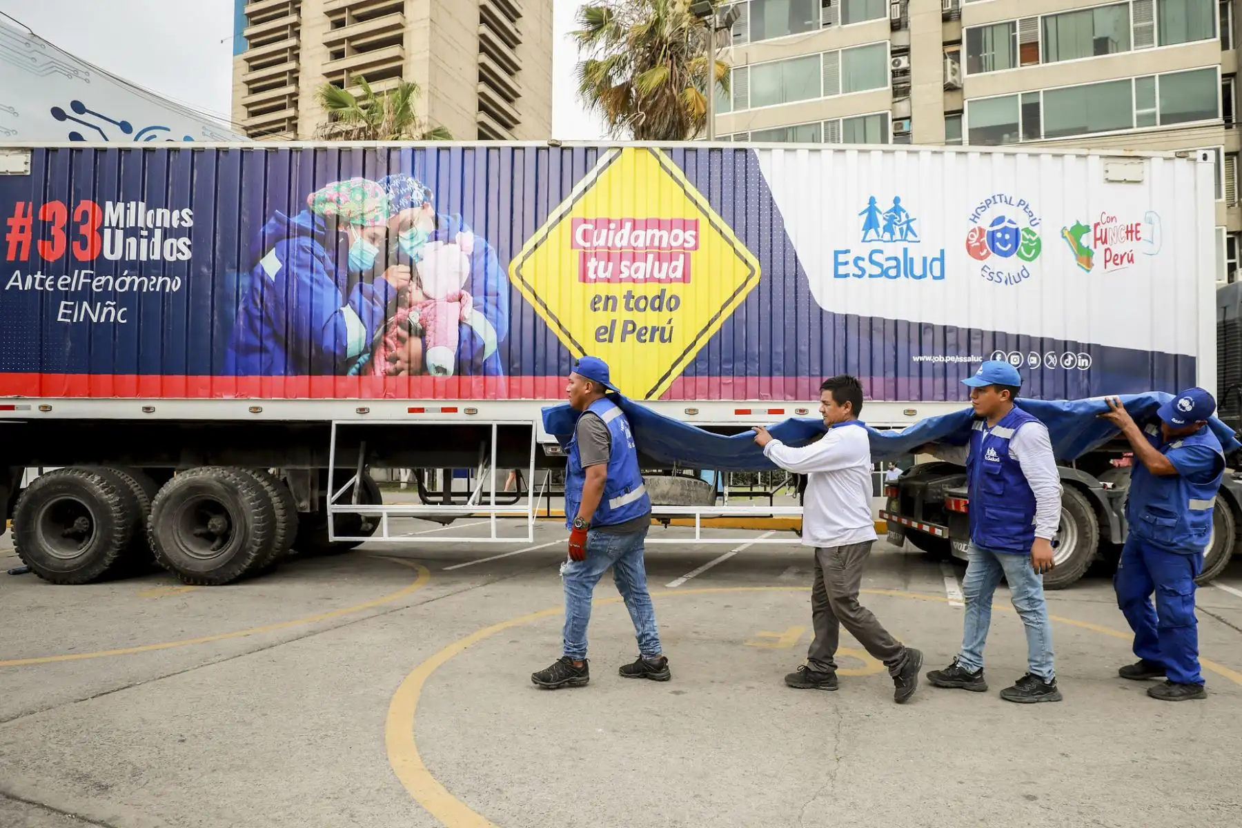 Ante la llegada del fenómeno El Niño y sus efectos en la población, el Seguro Social de Salud (EsSalud) enviará una brigada de médicos de Hospital Perú como contingencia, junto con 3 tráileres cargados con todo lo necesario para atender a las provincias que se verán afectadas por este recurrente evento natural.

Foto: ANDINA/Difusión