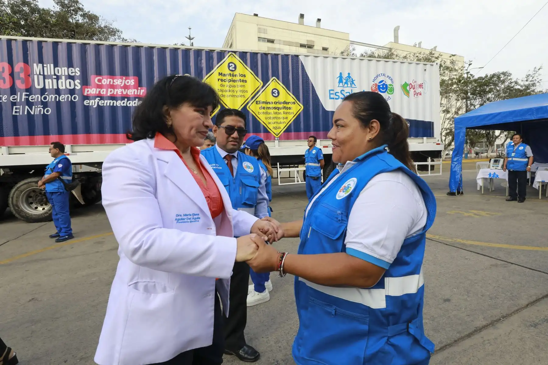 Ante la llegada del fenómeno El Niño y sus efectos en la población, el Seguro Social de Salud (EsSalud) enviará una brigada de médicos de Hospital Perú como contingencia, junto con 3 tráileres cargados con todo lo necesario para atender a las provincias que se verán afectadas por este recurrente evento natural.

Foto: ANDINA/Difusión