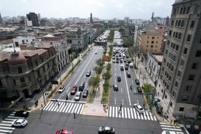 Cruce de la avenida Garcialso de la Vega con el Paseo Colón, en el Cercado de Lima. ANDINA/Ricardo Cuba