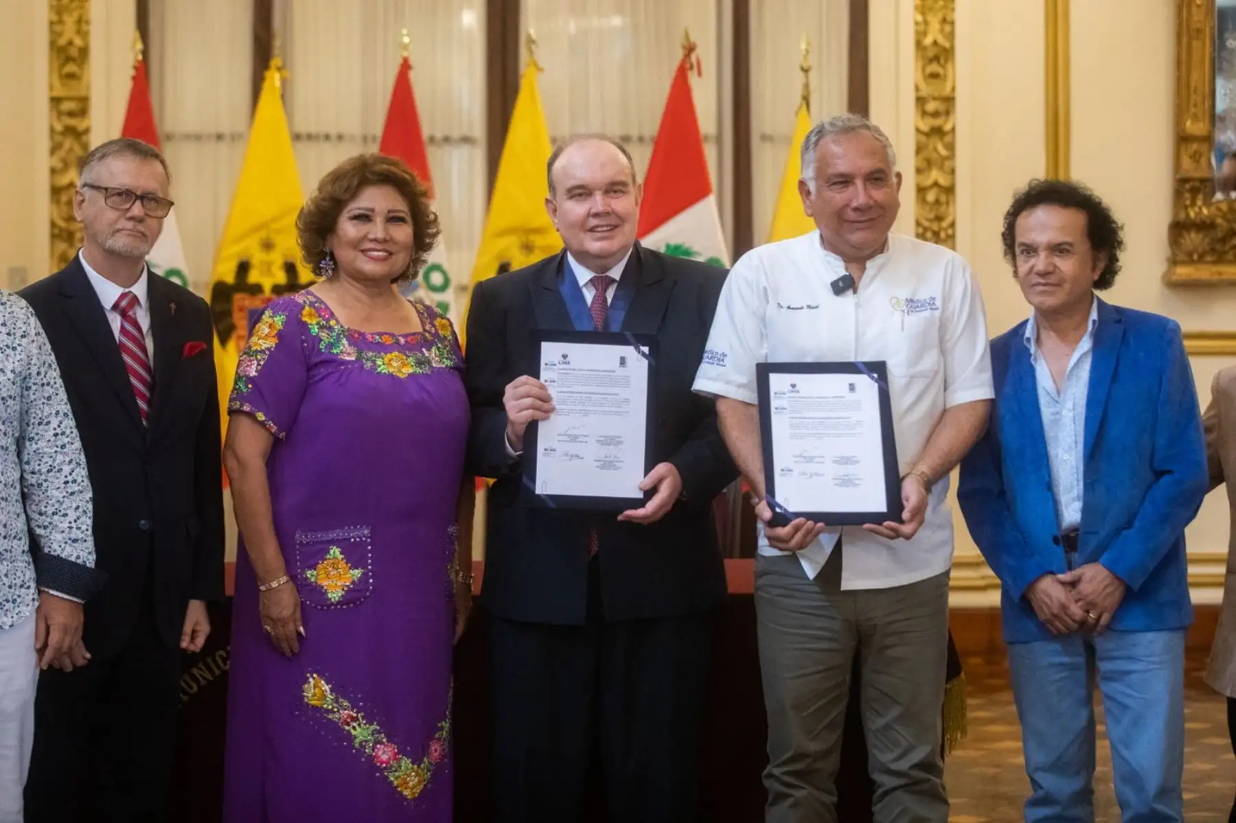 El alcalde de Lima, Rafael López Aliaga, suscribió un importante convenio de colaboración interinstitucional con la Asociación Peruana de Autores y Compositores (Apdayc) para potenciar la difusión del arte, la educación y la cultura en Lima Metropolitana.
Foto: ANDINA/Muni Lima