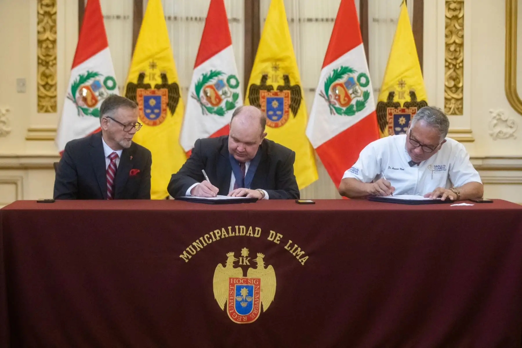 El alcalde de Lima, Rafael López Aliaga, suscribió un importante convenio de colaboración interinstitucional con la Asociación Peruana de Autores y Compositores (Apdayc) para potenciar la difusión del arte, la educación y la cultura en Lima Metropolitana.
Foto: ANDINA/Muni Lima