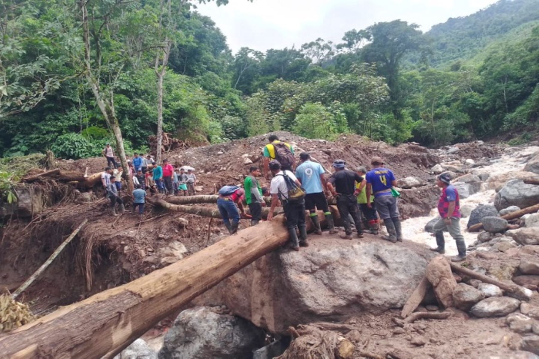Huánuco: GORE desplaza maquinaria para viabilizar tránsito en vías afectadas por lluvias