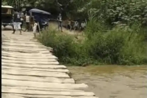 Debido a la crecida del río La Leche colapsó un puente artesanal del distrito de Pítipo, en la provincia lambayecana de Ferreñafe. Foto: ANDINA/Difusión