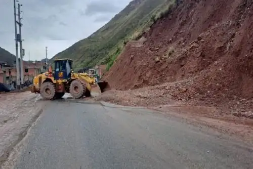 Carretera Central con tránsito restringido por huayco y choque a la altura de Casapalca