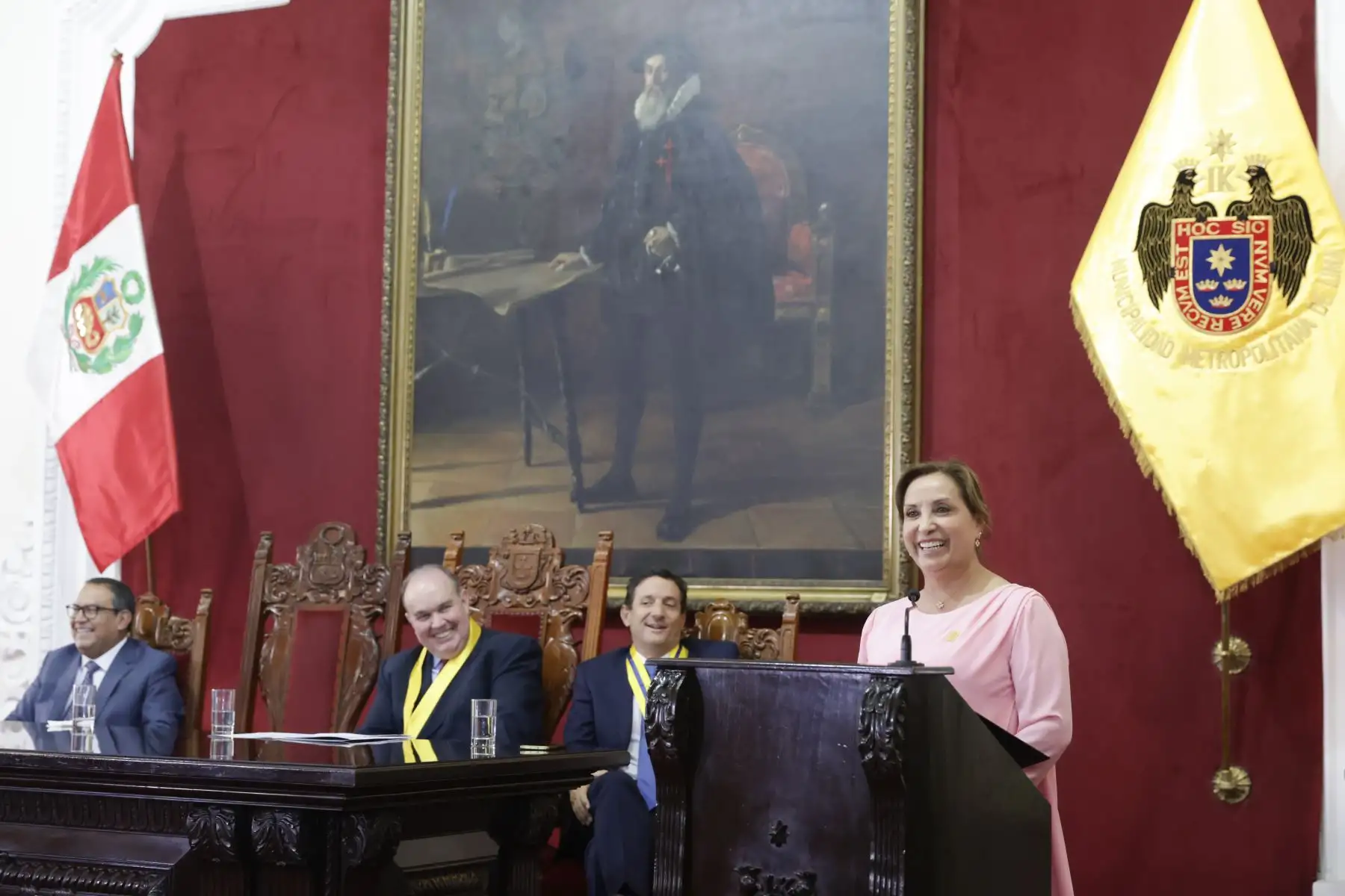 La presidenta Dina Ercilia Boluarte Zegarra, acompañada por el alcalde de Lima, Rafael López Aliaga, participó en la sesión solemne del Concejo Municipal de Lima Metropolitana realizada en conmemoración del aniversario de la fundación española de la ciudad capital.
Foto: ANDINA/Presidencia Perú