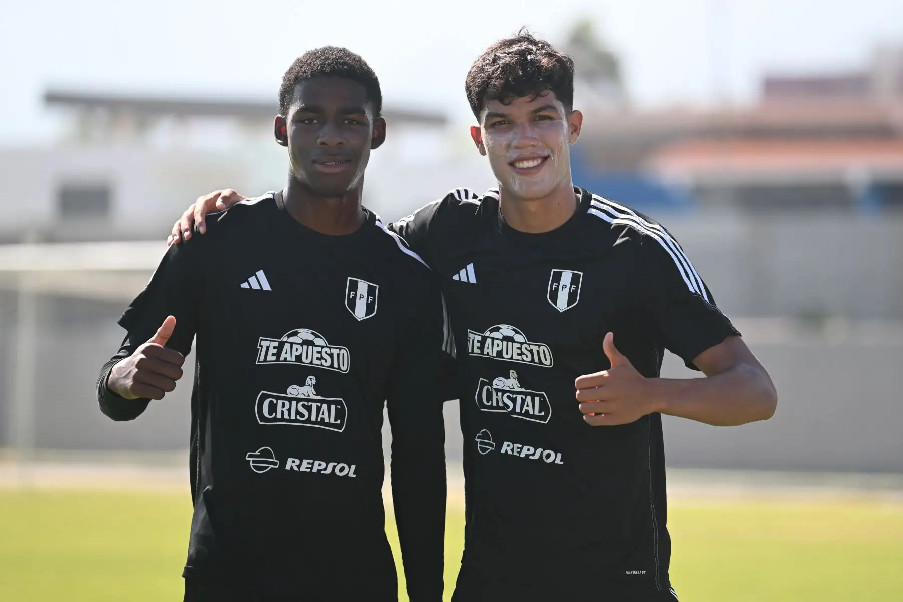 Entrenamiento de la LaBicolor Sub 23 en territorio venezolano. Este jueves la selección dirigida por Chemo del Solar realizó su segunda práctica en la ciudad de Valencia con miras al debut ante Chile que está programado para el domingo 21 de enero a las 15:00 horas (hora peruana) en el estadio Misael Delgado.
Foto: FPF