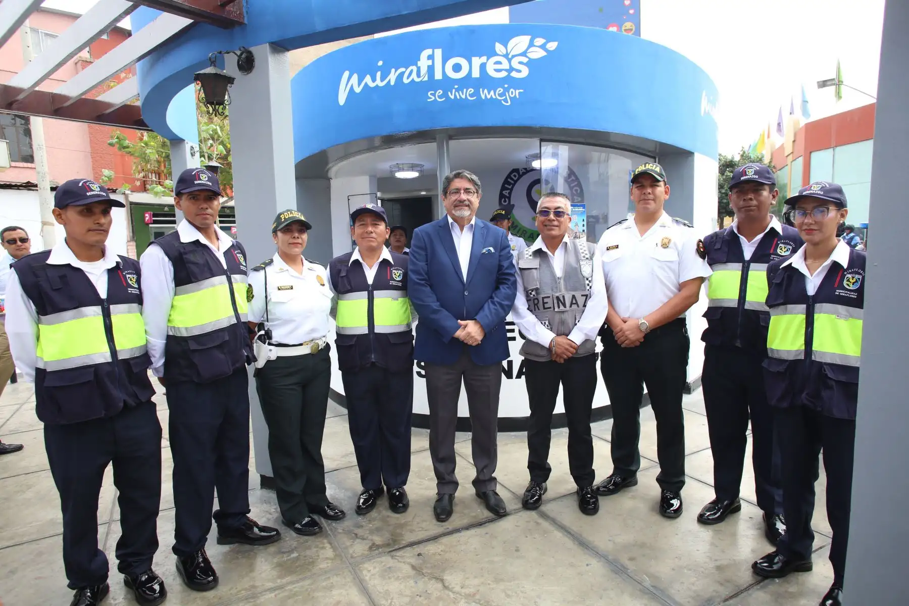 La municipalidad de Miraflores presentó un nuevo módulo de seguridad ciudadana ubicado en el cruce de la avenida Petit Thouars y la calle General Pershing, que será la base de operaciones de la "Tourism Division", una plataforma especializada de la gerencia de Seguridad Ciudadana, cuyos integrantes brindan atención a los miles de turistas que visitan el distrito en idioma inglés, italiano y portugués.
Foto: ANDINA/Muni Miraflores