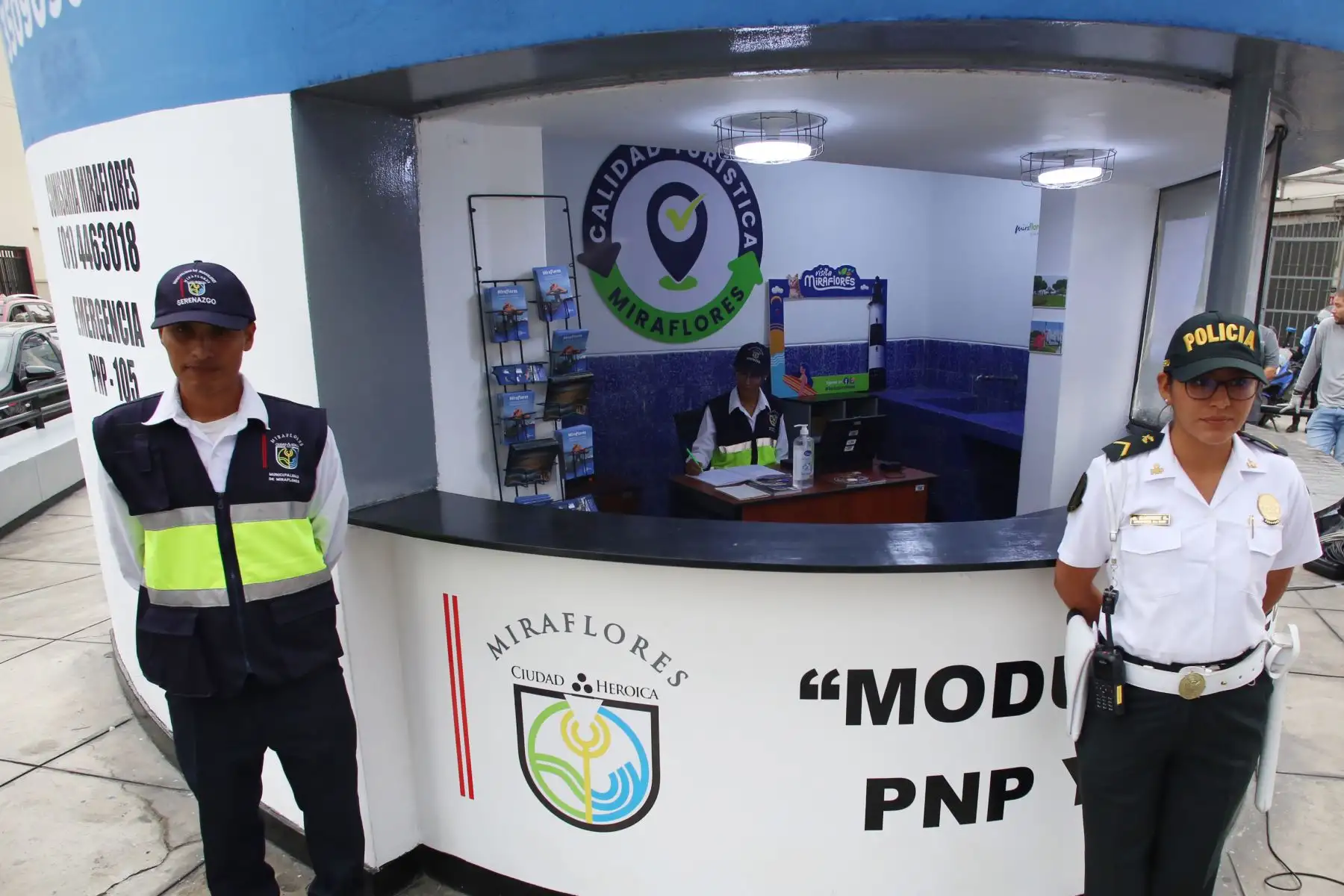 La municipalidad de Miraflores presentó un nuevo módulo de seguridad ciudadana ubicado en el cruce de la avenida Petit Thouars y la calle General Pershing, que será la base de operaciones de la "Tourism Division", una plataforma especializada de la gerencia de Seguridad Ciudadana, cuyos integrantes brindan atención a los miles de turistas que visitan el distrito en idioma inglés, italiano y portugués.
Foto: ANDINA/Muni Miraflores