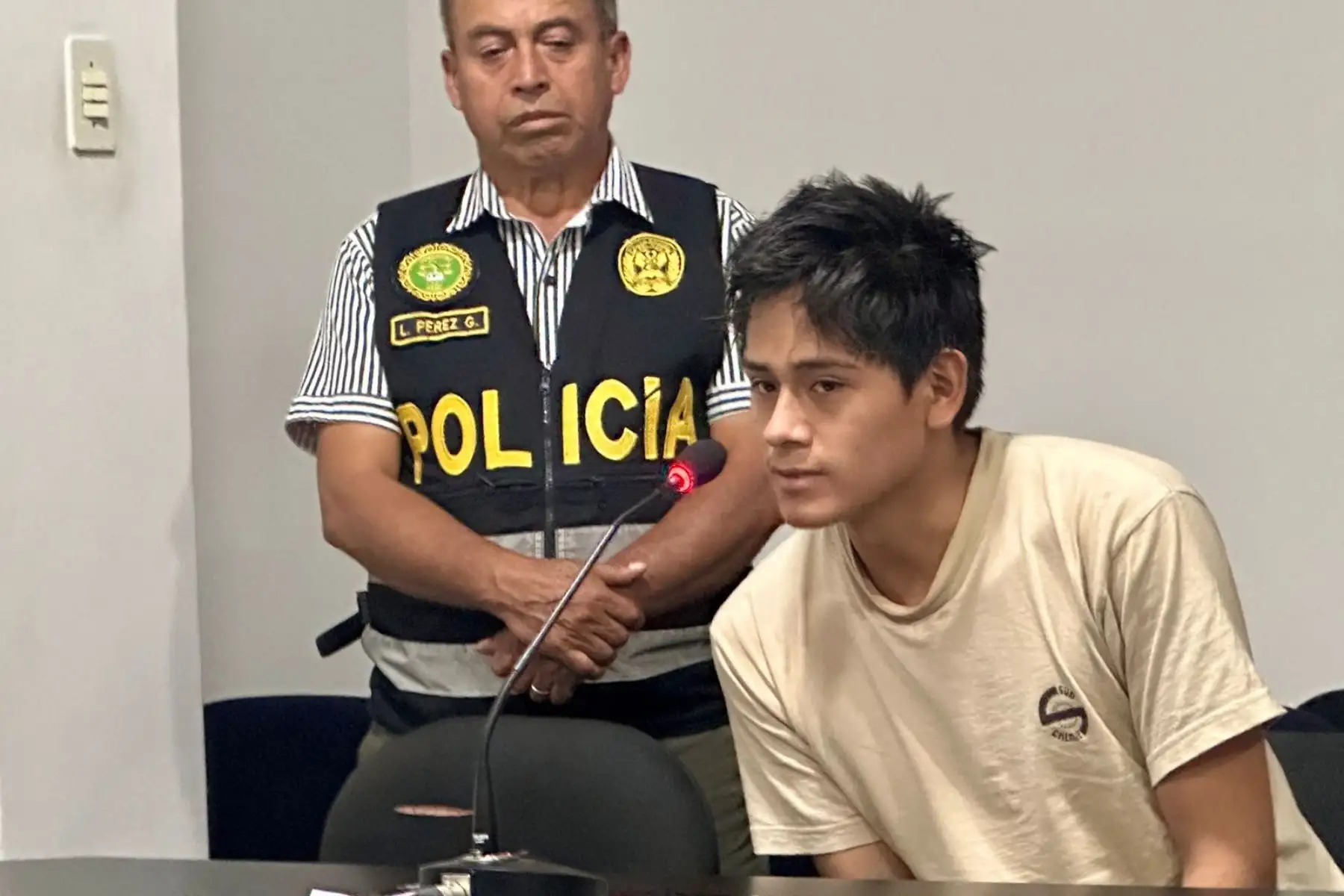 El Poder Judicial, a través del Primer Juzgado de Investigación Preparatoria de la Corte de Huaura, ordenó 18 meses de prisión preventiva contra Christian Ronaldo Trujillo Bardales por el presunto asesinato de las hermanas: Anabel Inocente Ocaño, de 18 años de edad, y la menor con la iniciales L.A.I.O, de 16 años.
Foto: ANDINA/Poder Judicial