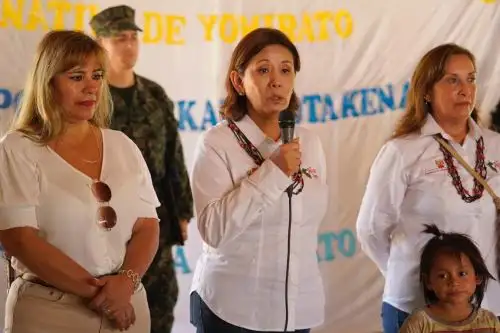 Nancy Tolentino, ministra de la Mujer, junto a la presidenta Dina Boluarte. Foto: ANDINA/difusión.