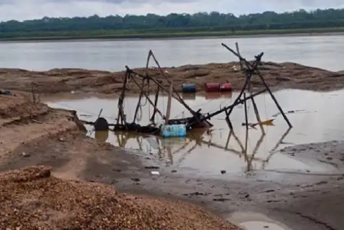 Los equipos eran usados por personas inescrupulosas para extraer oro del río Madre de Dios contaminando sus aguas.