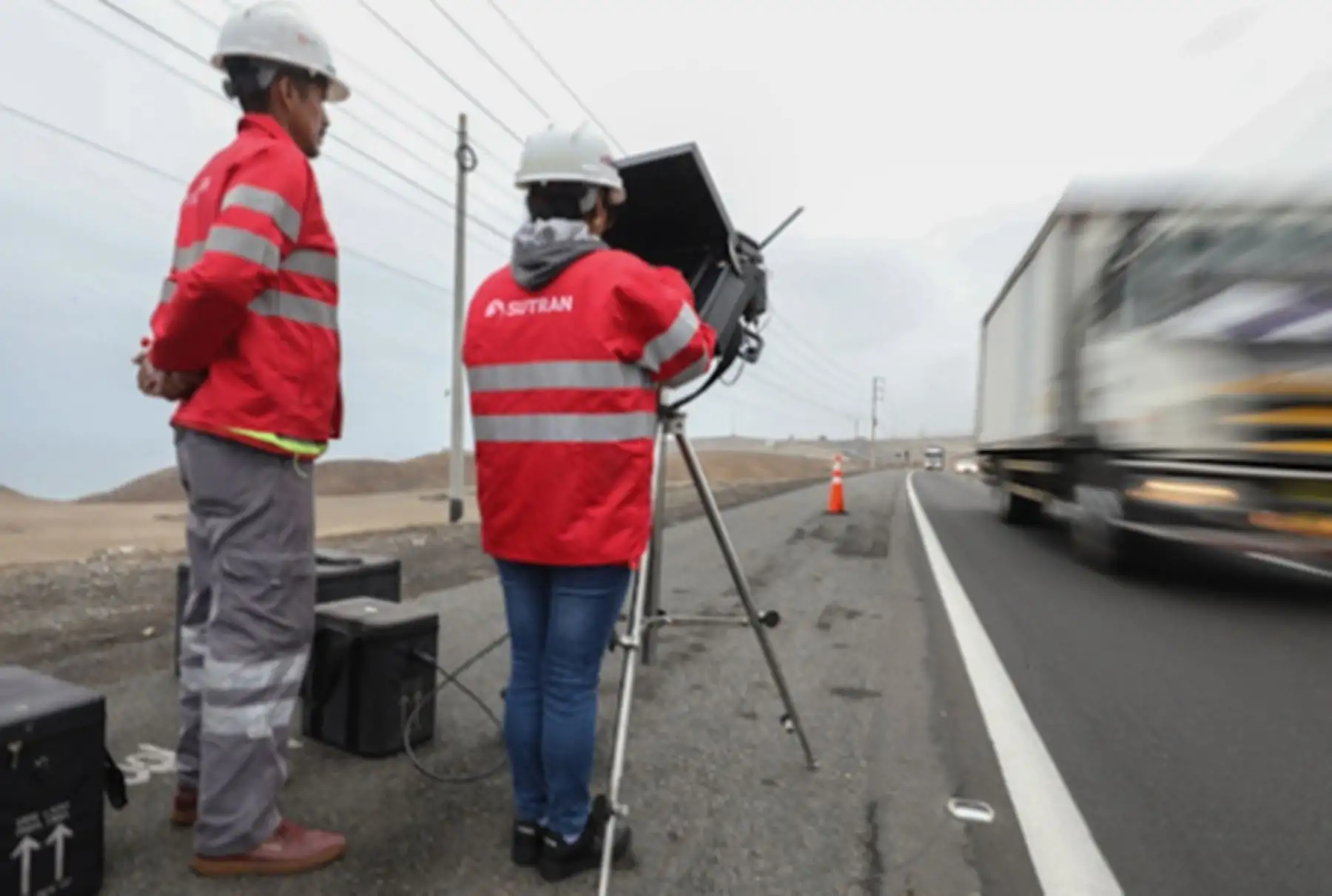 La Superintendencia de Transporte Terrestre de Personas, Carga y Mercancías (Sutran), entidad adscrita al Ministerio de Transportes y Comunicaciones, cumple con el proceso de verificación de los equipos cinemómetros con los que se fiscaliza el cumplimiento de los límites máximos de velocidad de los vehículos que circulan en la Red Vial Nacional.