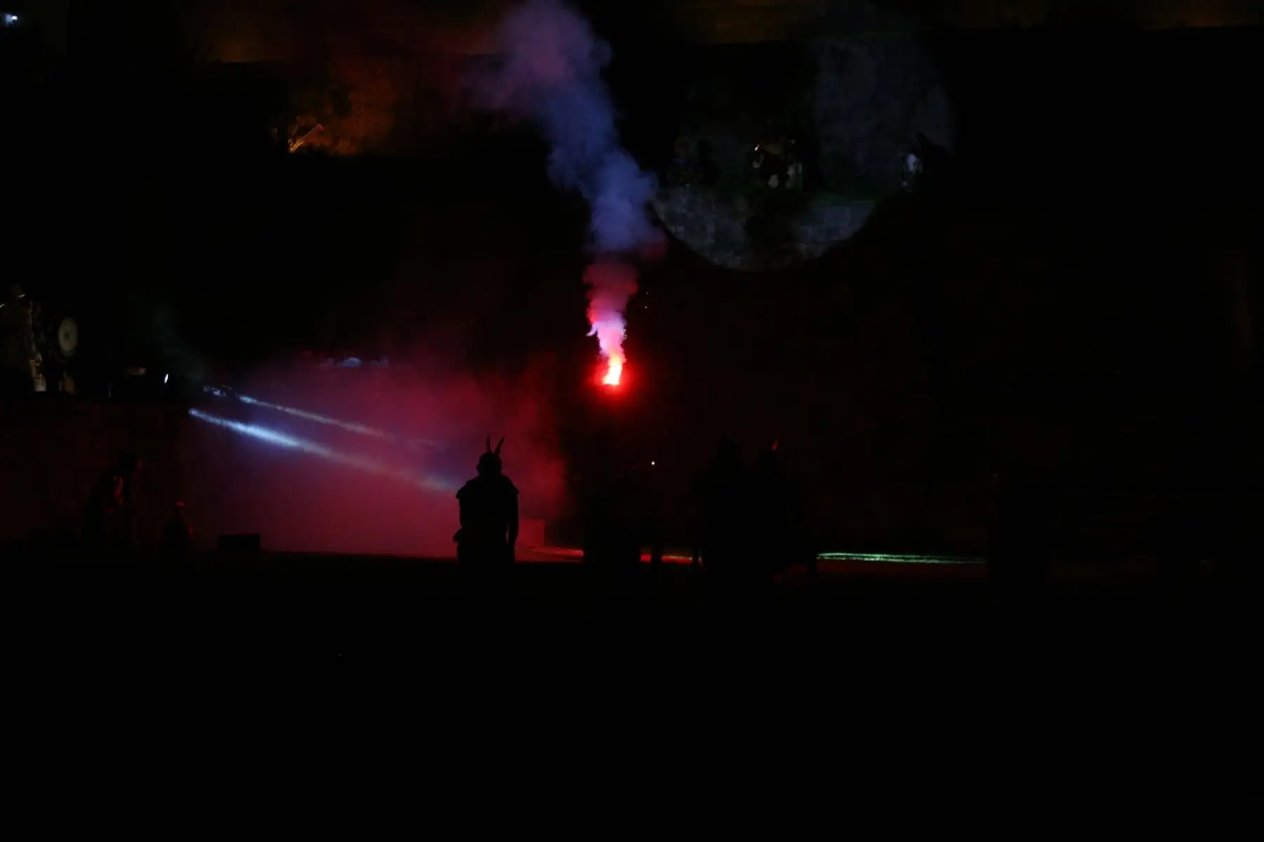La noche se iluminó de colores ayer para confirmar la gran fiesta al astro Dios, en sus tres escenarios: Templo del Qoricancha, plaza de armas o Hawkaypata y la explanada del parque arqueológico de Sacsayhuaman. 
Foto: ANDINA/ Percy Hurtado Santillán
