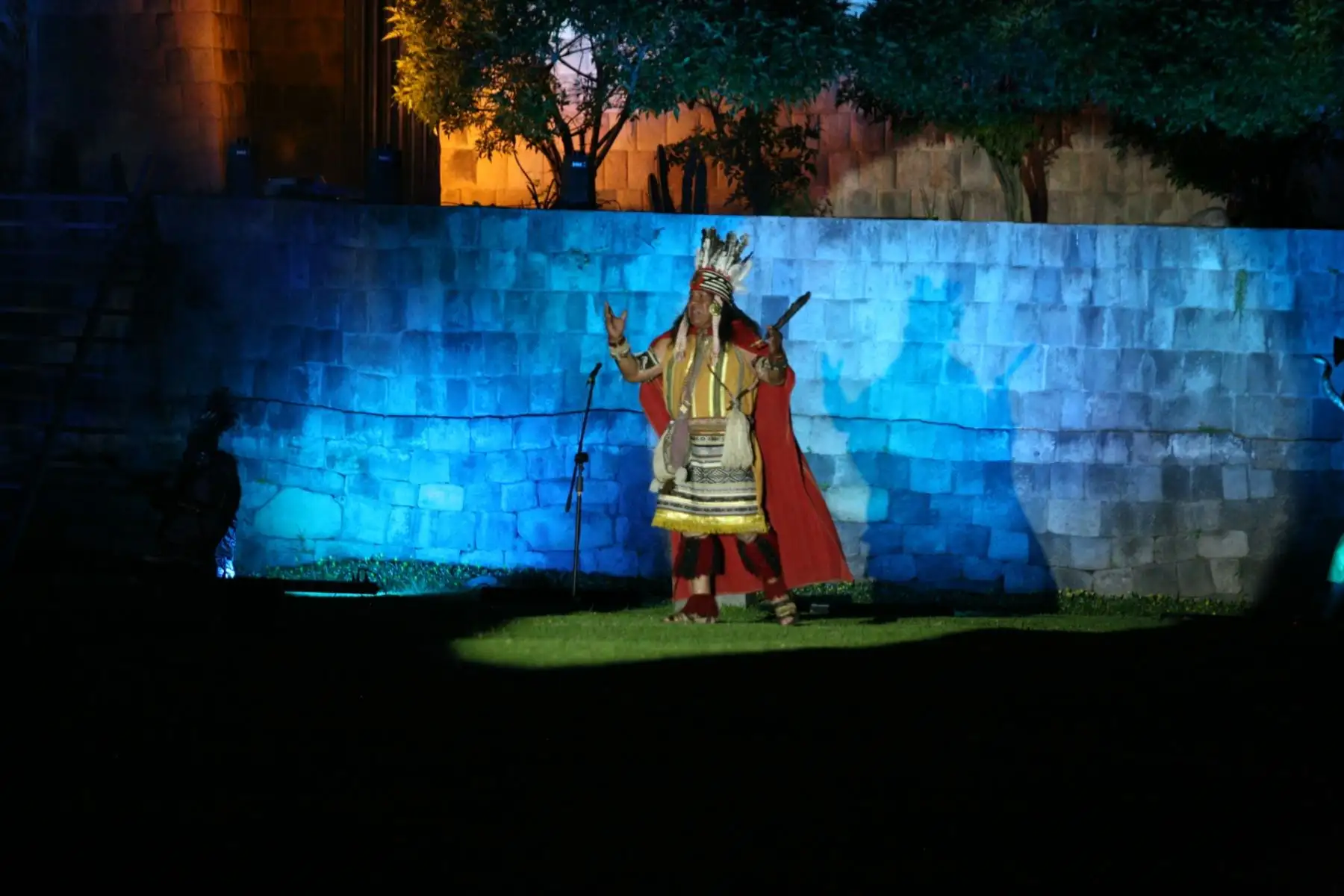 Cusqueños y turistas disfrutaron de la escenificación “Mitología Incásica” que invitó al Inti Raymi 2024. 
Foto: ANDINA/ Percy Hurtado Santillán
