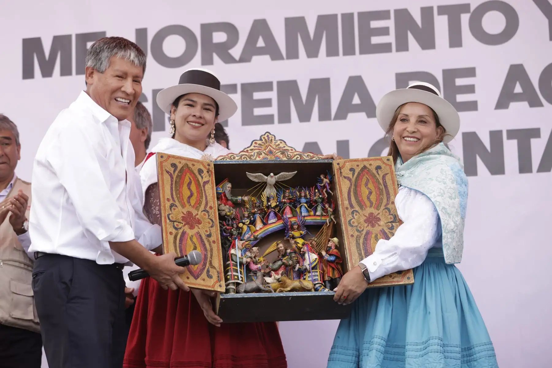 Presidenta Dina Boluarte participa del inicio de obras del mejoramiento y ampliación del sistema de agua potable y alcantarillado en el distrito de Andrés Avelino Cáceres, provincia de Huamanga en Ayacucho. Foto: ANDINA/ Prensa Presidencia