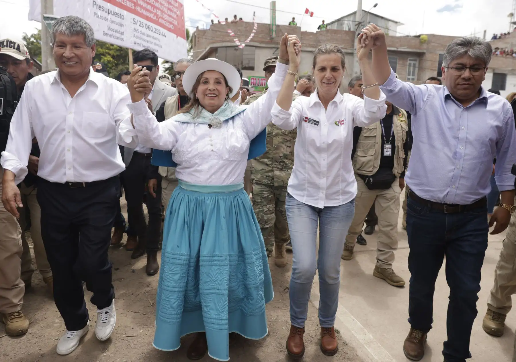 Presidenta Dina Boluarte participa del inicio de obras del mejoramiento y ampliación del sistema de agua potable y alcantarillado en el distrito de Andrés Avelino Cáceres, provincia de Huamanga en Ayacucho. Foto: ANDINA/ Prensa Presidencia