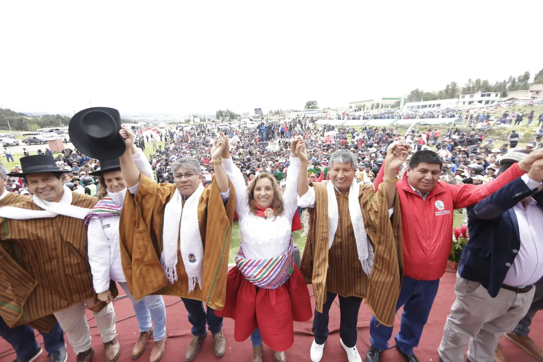 Presidenta Dina Boluarte participa en el inicio de obra del asfaltado de carretera en los distritos de Chiara, Los Morochucos y Vinchos de las provincias de Huamanga y Cangallo en Ayacucho.
Foto: ANDINA/Prensa Presidencia