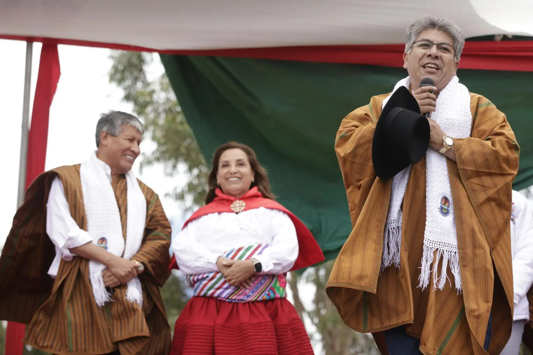 Presidenta Dina Boluarte participa en el inicio de obra del asfaltado de carretera en los distritos de Chiara, Los Morochucos y Vinchos de las provincias de Huamanga y Cangallo en Ayacucho.
Foto: ANDINA/Prensa Presidencia