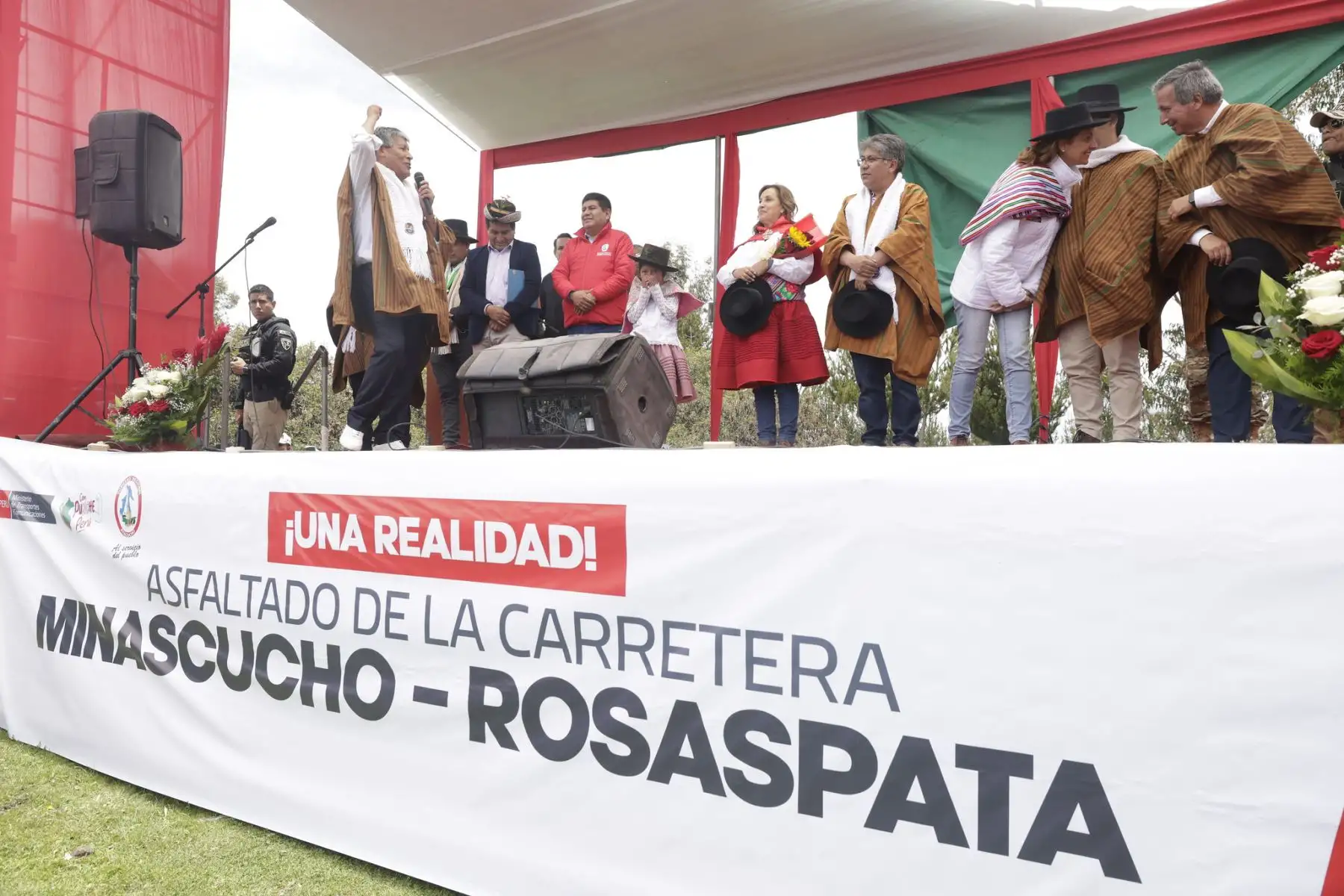 Presidenta Dina Boluarte participa en el inicio de obra del asfaltado de carretera en los distritos de Chiara, Los Morochucos y Vinchos de las provincias de Huamanga y Cangallo en Ayacucho.
Foto: ANDINA/Prensa Presidencia