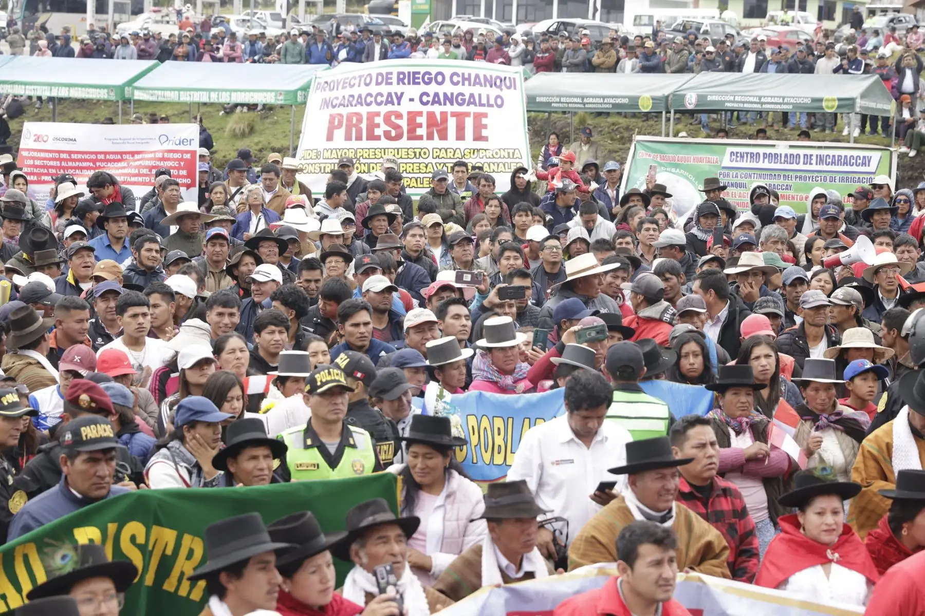 Presidenta Dina Boluarte participa en el inicio de obra del asfaltado de carretera en los distritos de Chiara, Los Morochucos y Vinchos de las provincias de Huamanga y Cangallo en Ayacucho.
Foto: ANDINA/Prensa Presidencia