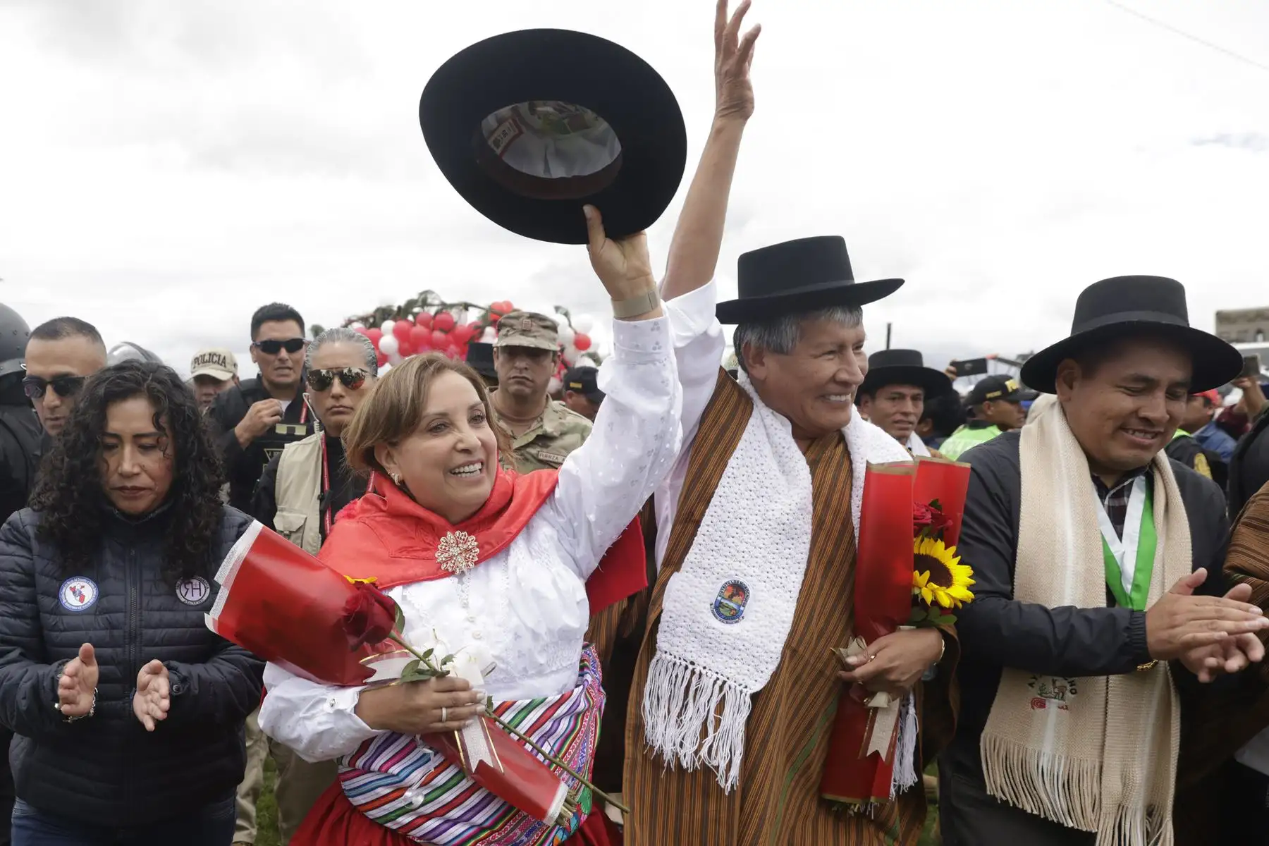 Presidenta Dina Boluarte participa en el inicio de obra del asfaltado de carretera en los distritos de Chiara, Los Morochucos y Vinchos de las provincias de Huamanga y Cangallo en Ayacucho.
Foto: ANDINA/Prensa Presidencia