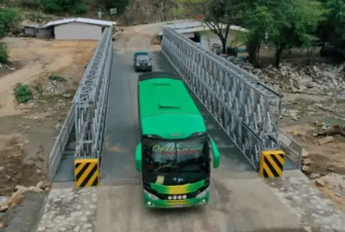 Provías Nacional, unidad ejecutora del Ministerio de Transportes y Comunicaciones, culminó con la instalación del puente modular Caracucho, ubicado estratégicamente en la carretera PE-1NR denominada Andino Central.