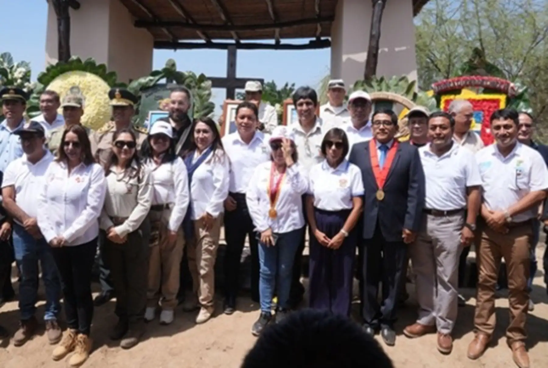 El Ministerio del Ambiente rindió un homenaje a los valerosos héroes que hace 15 años ofrendaron su vida por la recuperación de 1,700 hectáreas que fueron ocupadas de manera ilegal por un grupo de personas que cerca de ocho años afectó el ecosistema de lo que actualmente es el Santuario Histórico Bosque de Pómac, área natural protegida por el Estado, ubicada en la región Lambayeque.