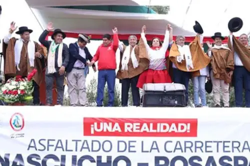 El ministro de Transportes y Comunicaciones, Raúl Pérez Reyes, participó, junto con la presidenta Dina Boluarte, en la ceremonia de inicio de obra y colocación de la primera piedra de la carretera Empalme Minascucho-Llachoccmayo-Allpachaca-Munaypata-Empalme Rosaspata.