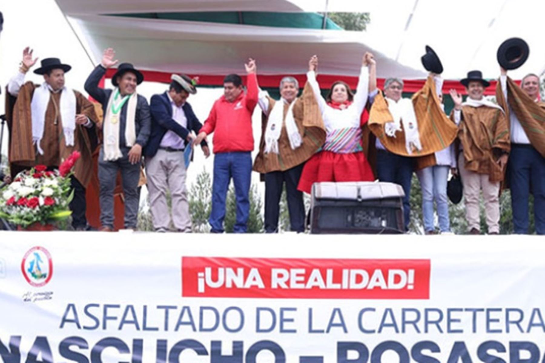 El ministro de Transportes y Comunicaciones, Raúl Pérez Reyes, participó, junto con la presidenta Dina Boluarte, en la ceremonia de inicio de obra y colocación de la primera piedra de la carretera Empalme Minascucho-Llachoccmayo-Allpachaca-Munaypata-Empalme Rosaspata.