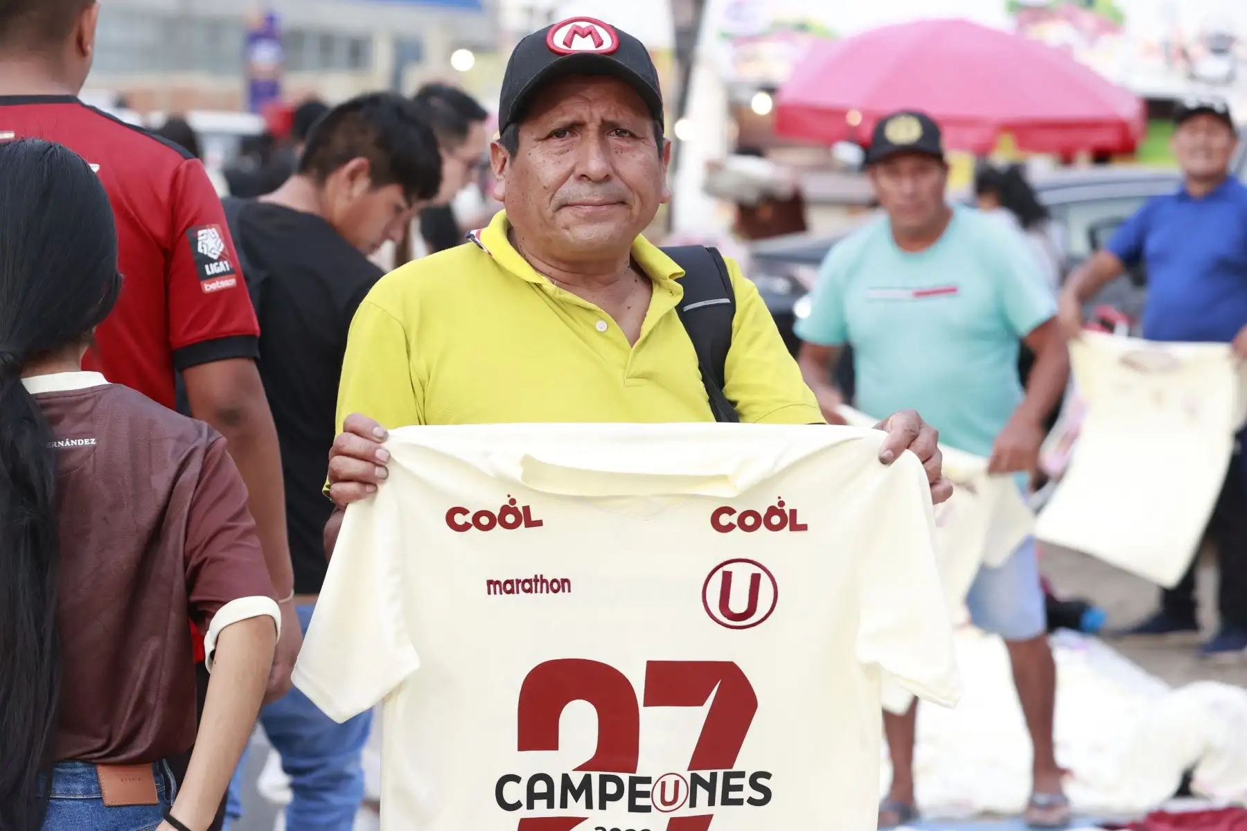 Hinchas de Universitario de Deportes se alistan para alentar a su equipo en la denominada  Noche Crema 2024 en el estadio Monumental de Ate. En el evento, se presentará al platel de Centenario y el rival de turno será Coquimbo Unido de Chile. 
Foto: ANDINA/Vidal Tarqui