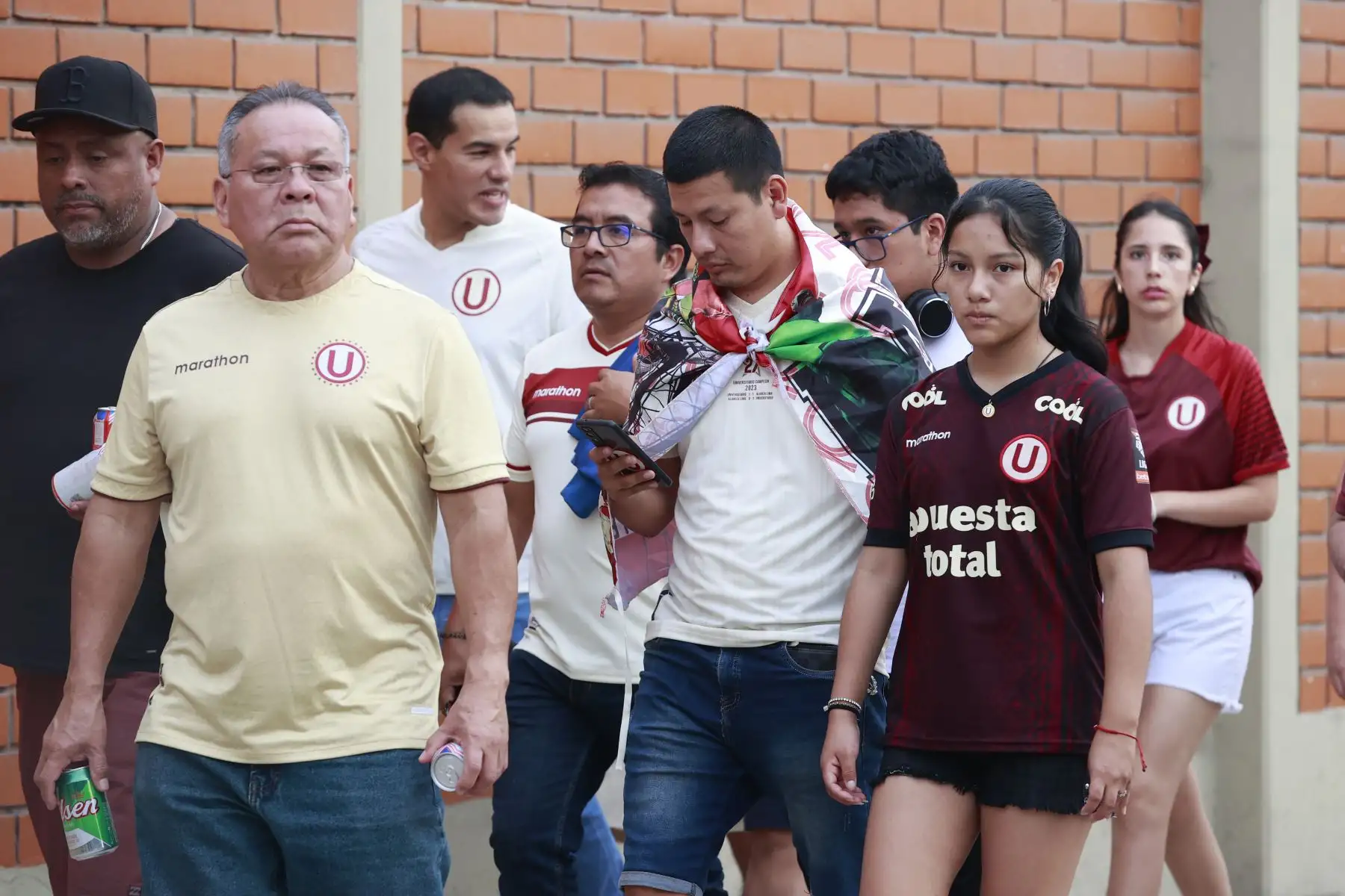 Hinchas de Universitario de Deportes se alistan para alentar a su equipo en la denominada  Noche Crema 2024 en el estadio Monumental de Ate. En el evento, se presentará al platel de Centenario y el rival de turno será Coquimbo Unido de Chile. 
Foto: ANDINA/Vidal Tarqui
