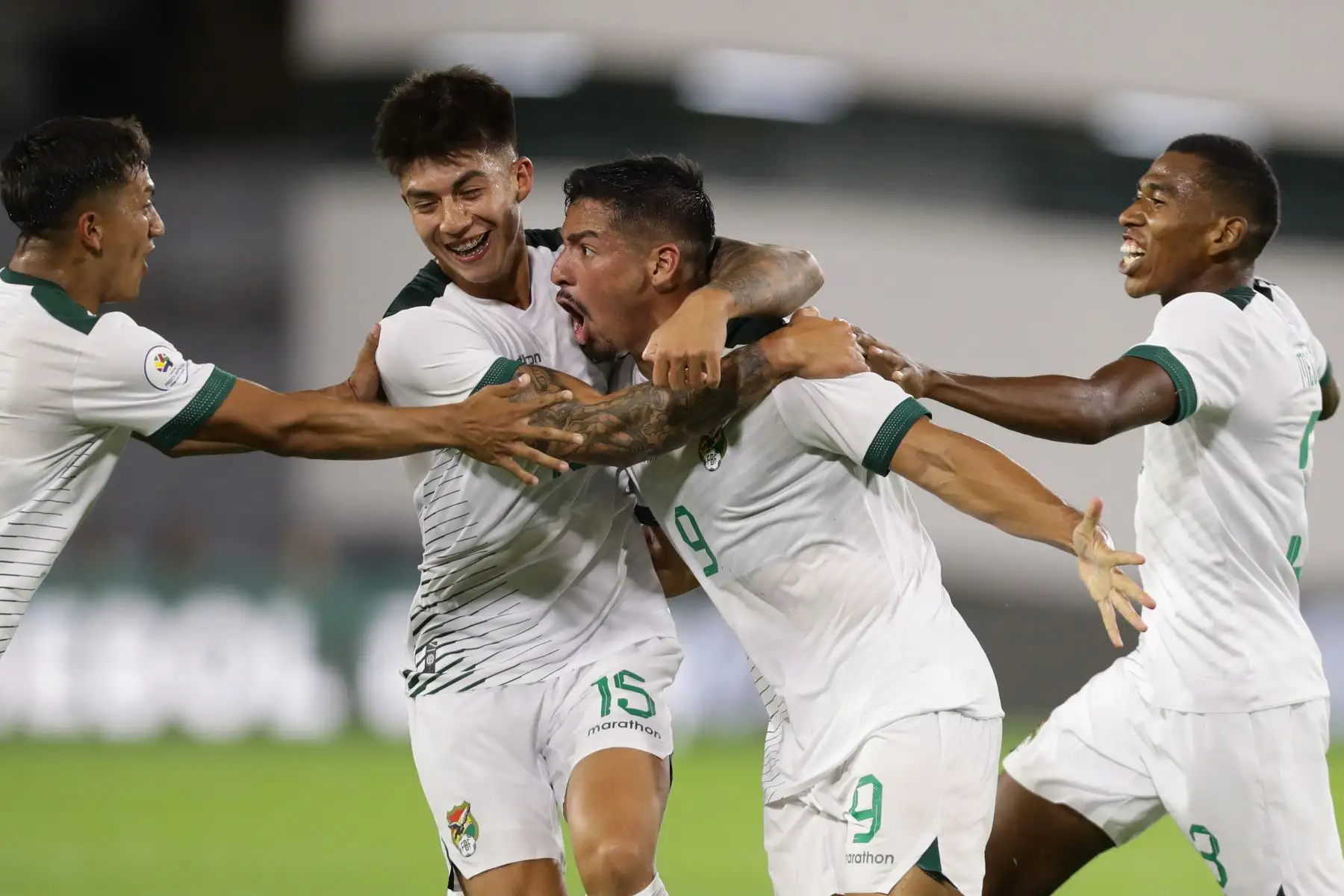 José Briceño  de Bolivia celebra un gol contra Venezuela, en un partido del Torneo Preolímpico Sudamericano Sub-23 en el estadio Nacional Brígido Iriarte en Caracas (Venezuela). 
Foto: EFE