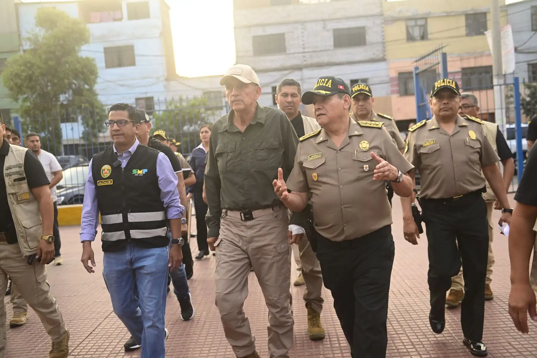 El ministro del Interior, Víctor Torres Falcón, anunció hoy el incremento de 150 efectivos para San Martín de Porres (SMP) con la finalidad de reforzar la seguridad ciudadana en este importante distrito de la capital, tras culminar el estado de emergencia en esta zona de Lima.
Foto: Mininter
