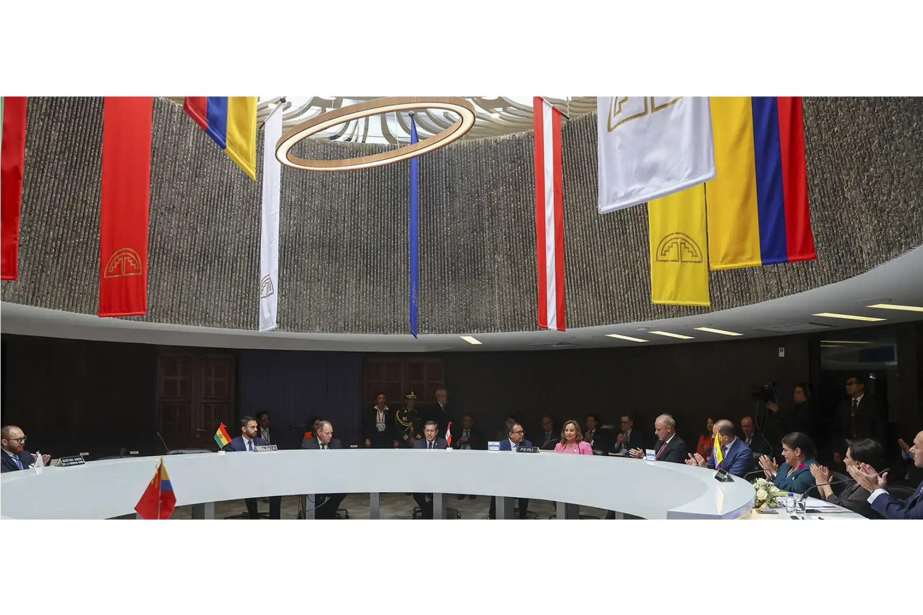 Presidenta Dina Boluarte participa en la XXIV reunión extraordinaria del Consejo Andino de Ministros de Relaciones Exteriores junto a los ministros y autoridades a cargo de la seguridad interna. Foto: Prensa Presidencia