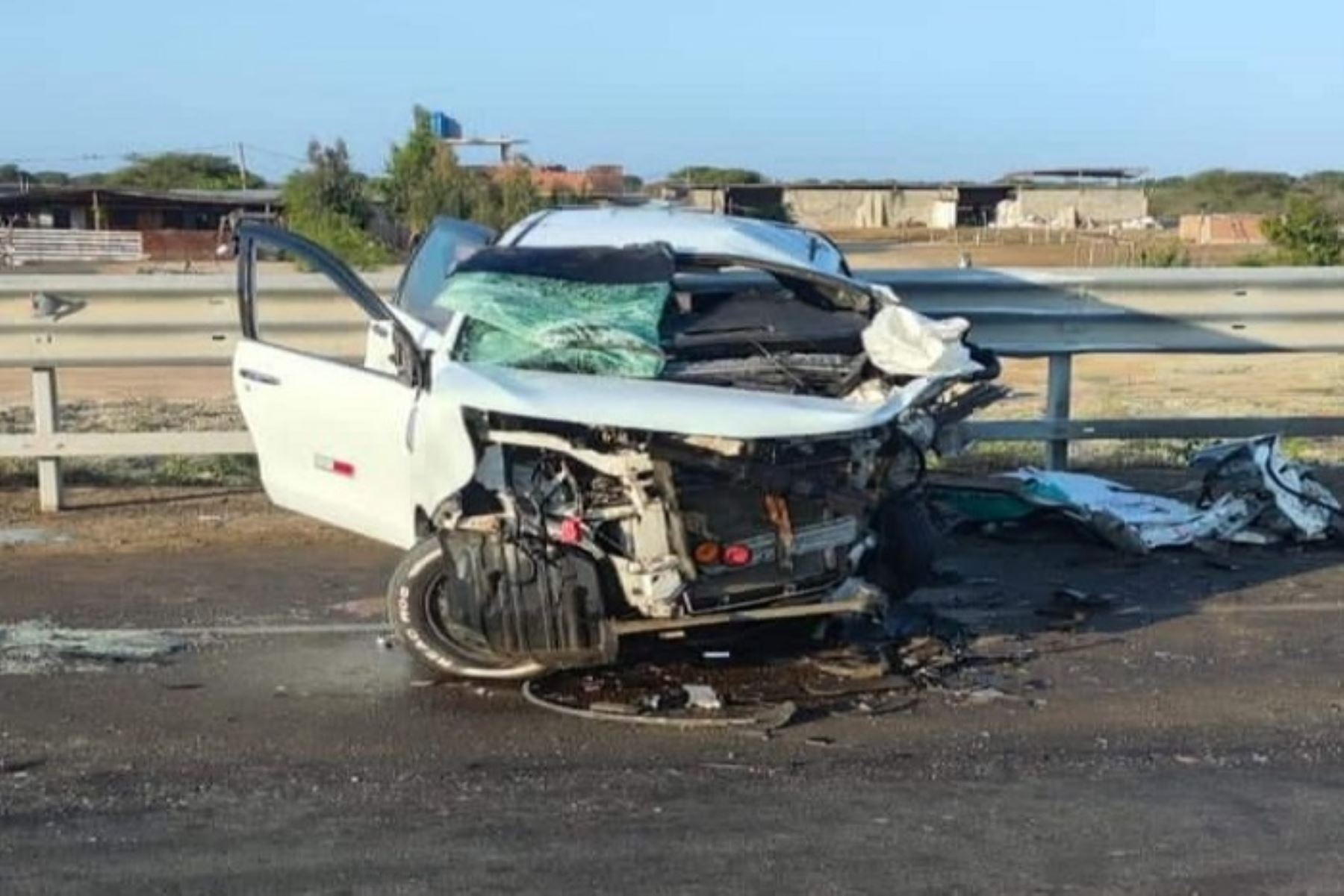 Productto del accidente también resultaron heridos: José Ramírez Ramírez (45) y Ricardo Córdova Durand, quienes fueron trasladados al Hospital Regional Lambayeque.