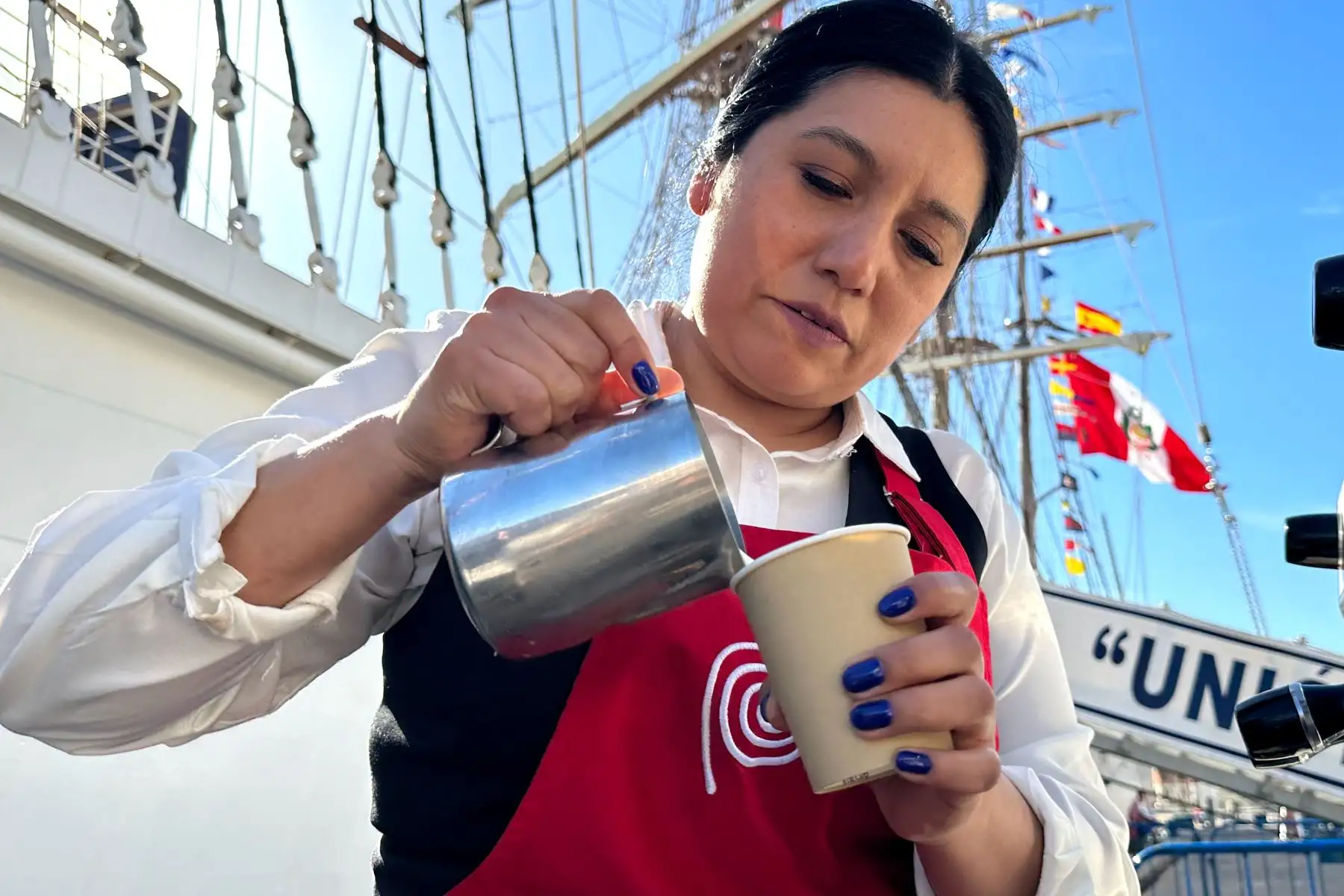 Desde el Puerto de Málaga, en España, inician las actividades protocolares en el BAP Unión, donde ofrecen café peruano a los visitantes, acompañado de bailes típicos del Perú.

Foto: ANDINA/Karol Muñoz