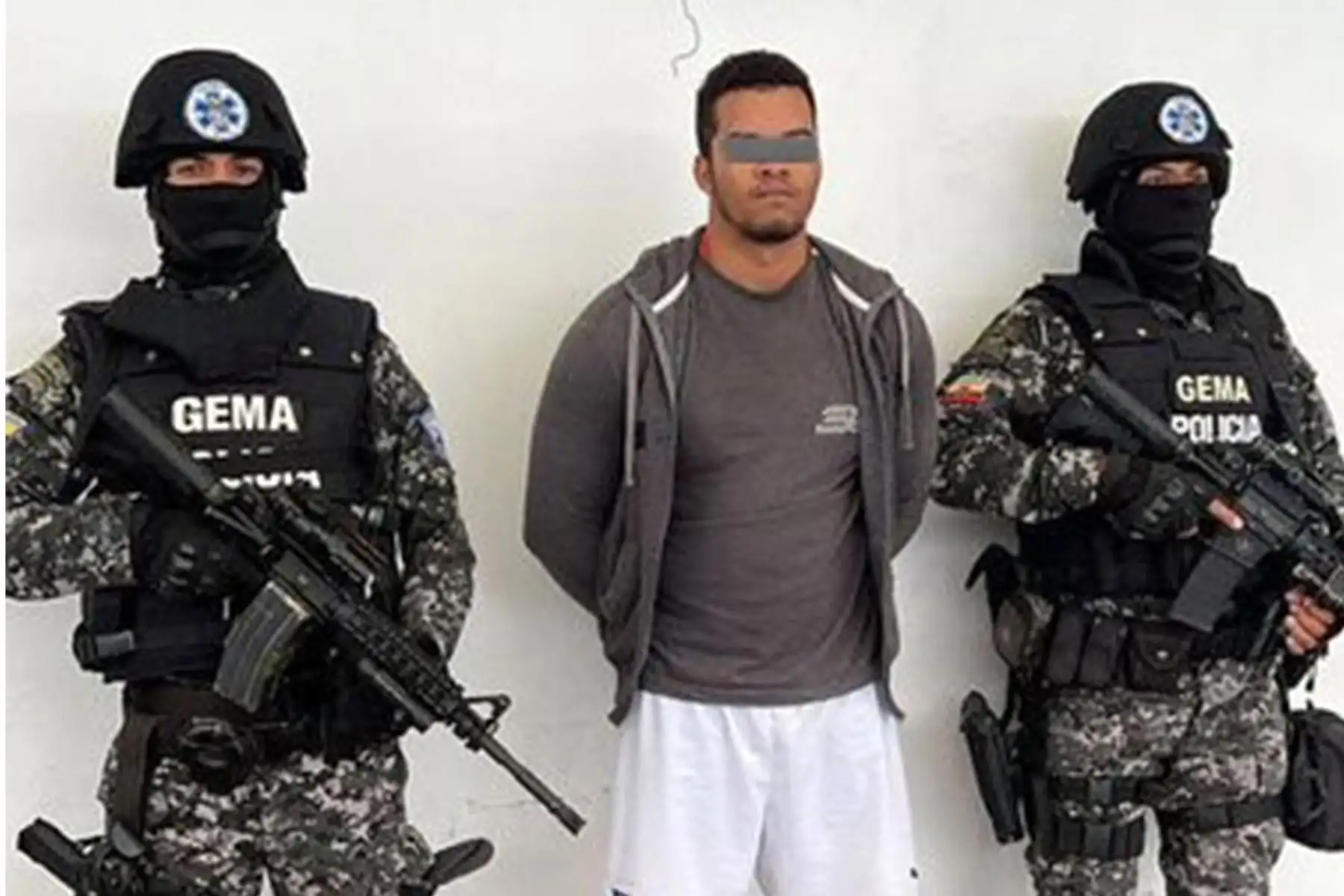 Esta fotografía publicada por la policía ecuatoriana muestra al cabecilla del disidente colombiano de las FARC conocido como "Oliver Sinisterra", Carlos L. alias el Gringo, después de su arresto en Imbabura, Ecuador, el 22 de enero del 2024. Foto: AFP/Archivo