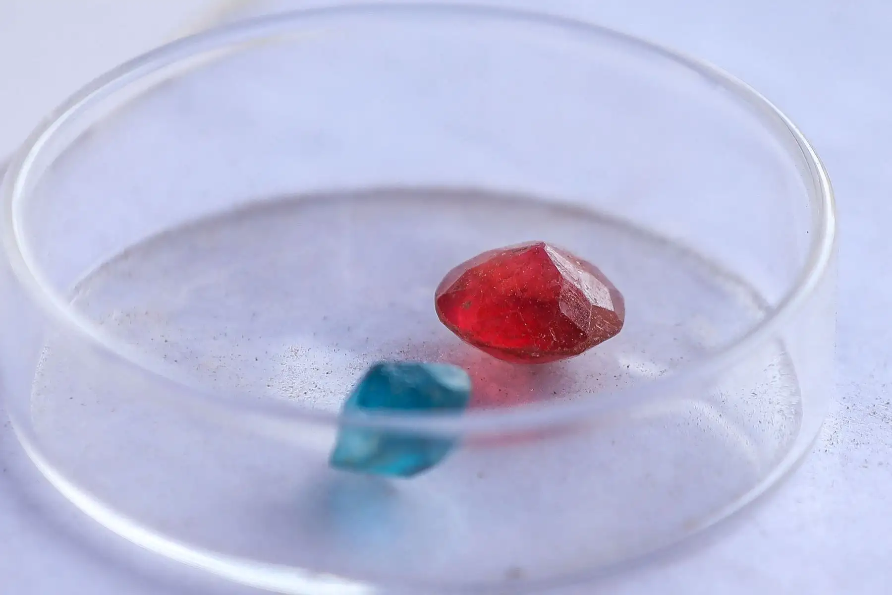 Los arqueólogos también encontraron dos piedras preciosas de casi 200 años de antigüedad.
Foto: ANDINA/Difusión