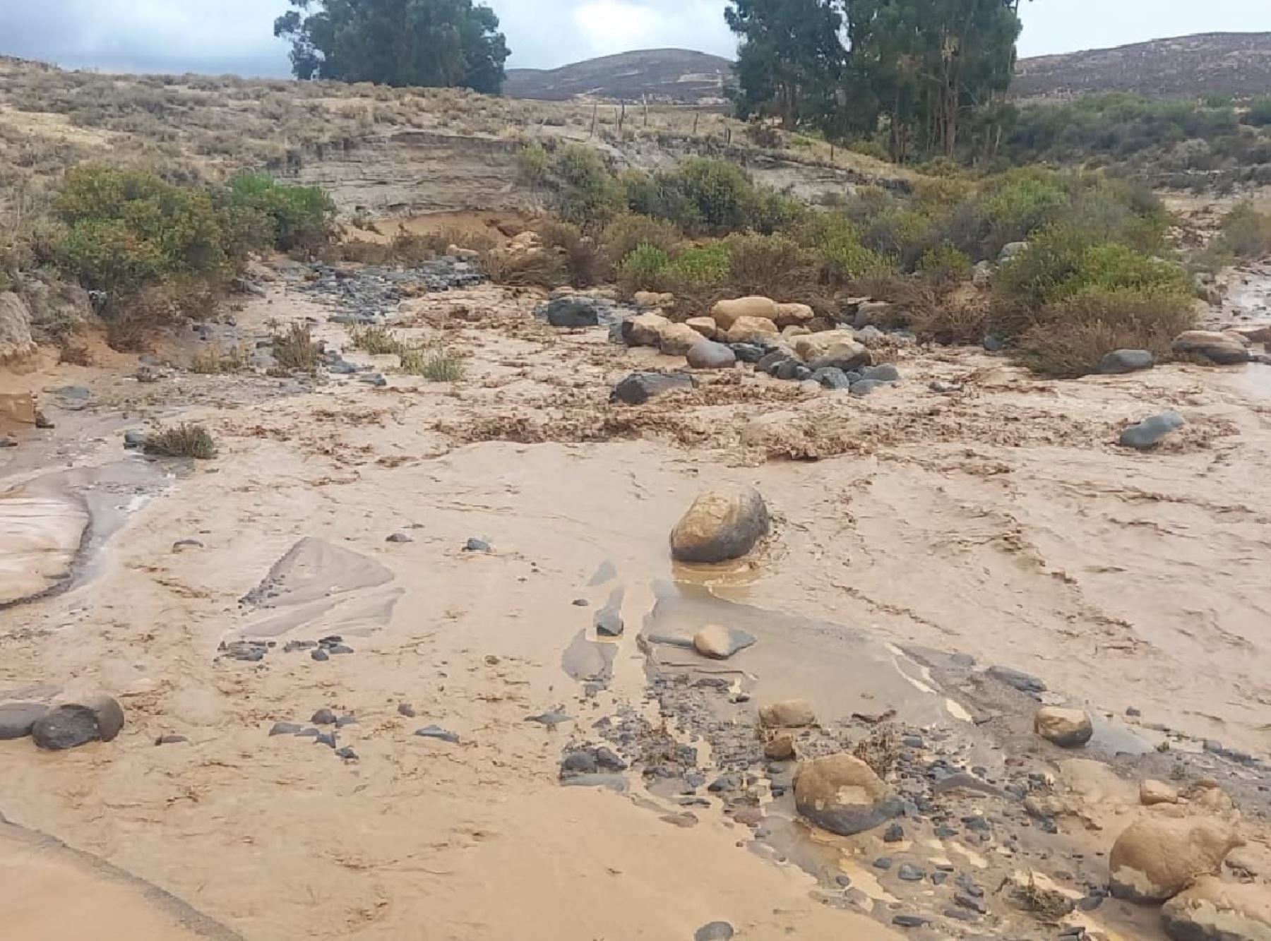 El Senamhi advirtió que las lluvias intensas continuarán en la región Arequipa hasta el miércoles  24 y recomendó a las autoridades y pobladores tomar las medidas de prevención ante posibles daños. ANDINA/Difusión