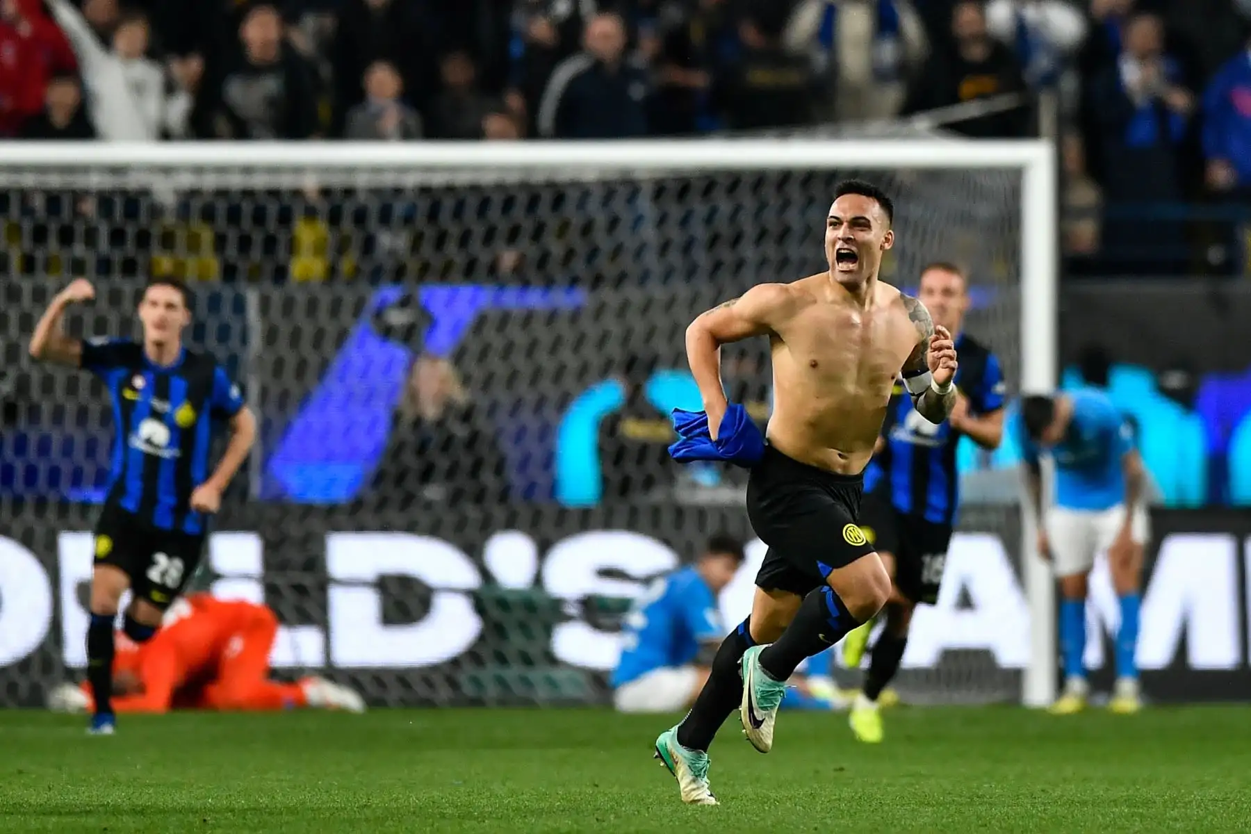 Lautaro Martínez del Inter celebra tras anotar durante la Supercopa Italiana, la Supercopa de Italia, partido final entre el SSC Napoli y el Inter de Milán, en Riad, Arabia Saudita, el 22 de enero de 2024.
Foto: EFE