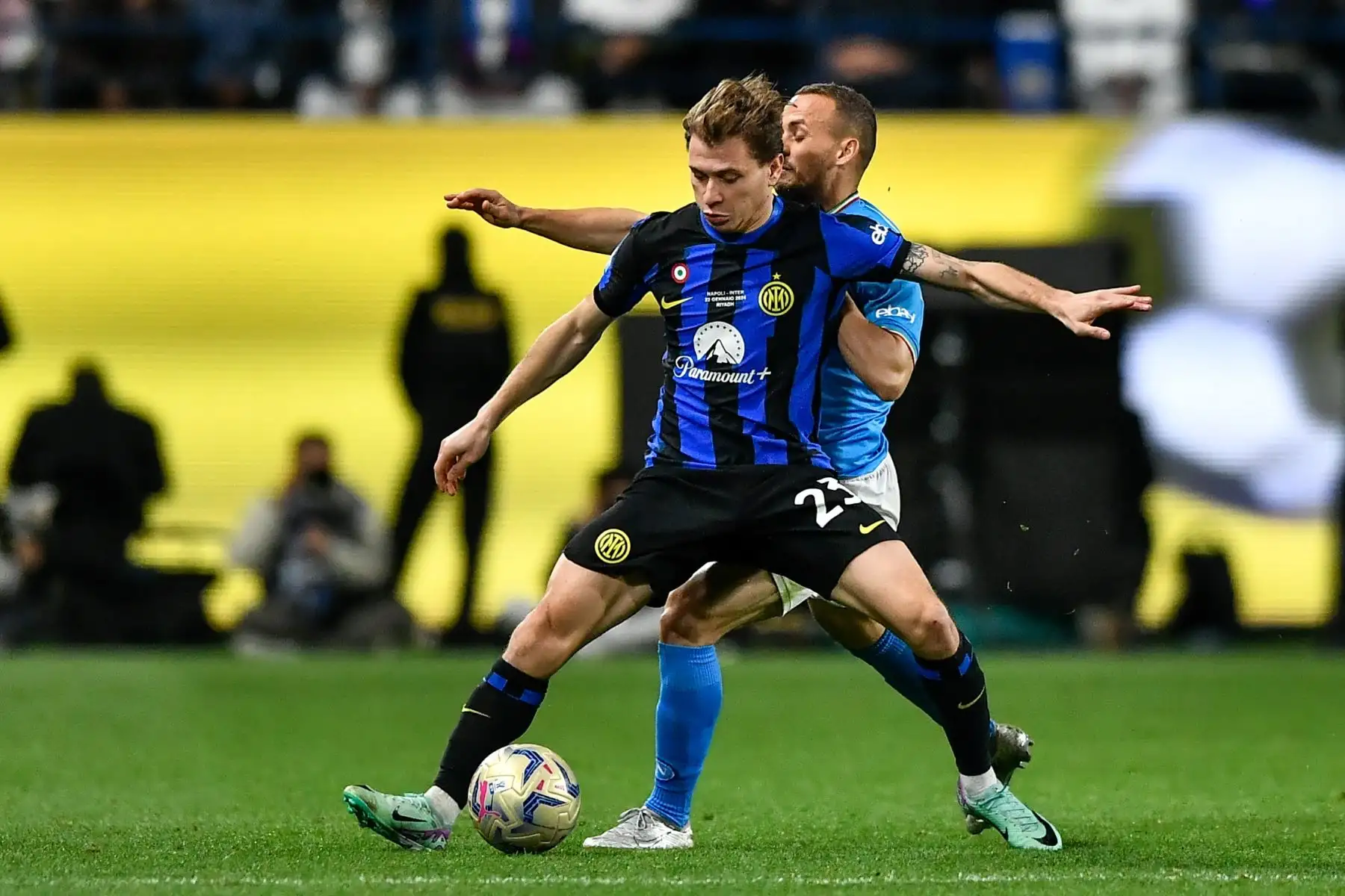 Stanislav Lobotka del Napoli y Nicolo Barella del Inter en acción durante la Supercopa Italiana, la Supercopa de Italia, partido final entre el SSC Napoli y el Inter de Milán, en Riad, Arabia Saudita, el 22 de enero de 2024.
Foto: EFE
