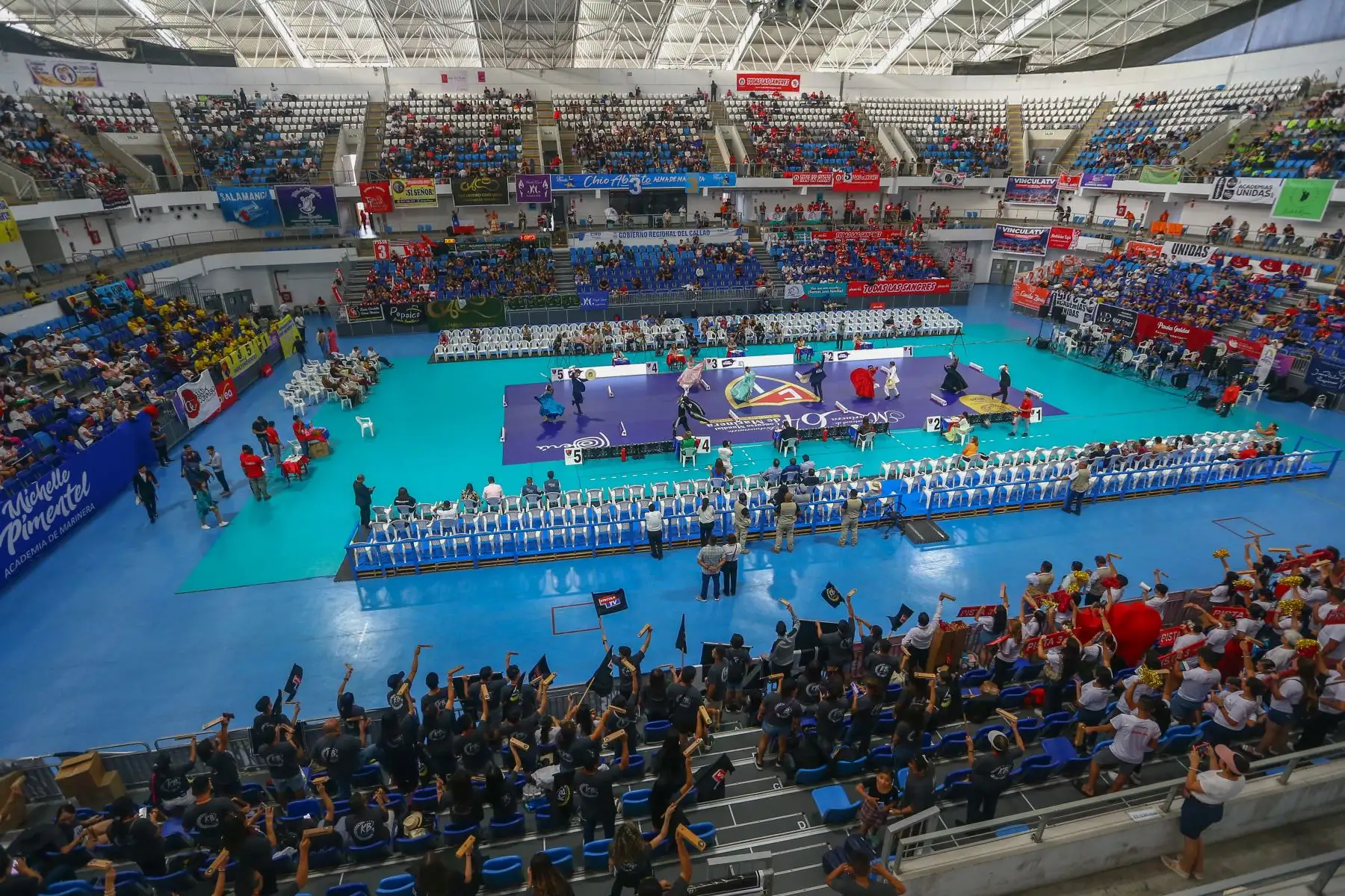 Por segundo año consecutivo, el Polideportivo del Callao es la sede del 64º Concurso Nacional de Marinera 2024 que se desarrollará del 22 al 28 de enero, con el objetivo de atraer a más de 1.500 parejas de baile de todo el Perú y el exterior.
Foto: ANDINA/Eddy Ramos