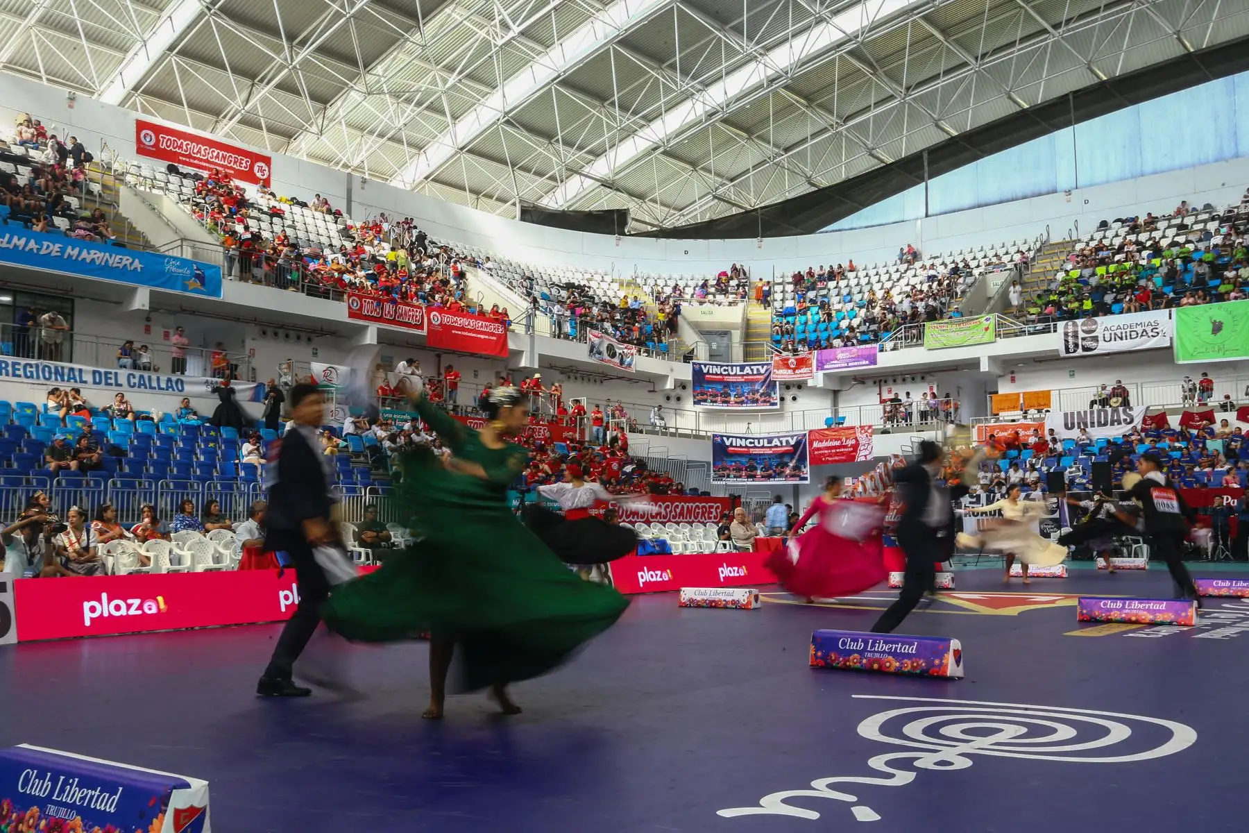 Por segundo año consecutivo, el Polideportivo del Callao es la sede del 64º Concurso Nacional de Marinera 2024 que se desarrollará del 22 al 28 de enero, con el objetivo de atraer a más de 1.500 parejas de baile de todo el Perú y el exterior.
Foto: ANDINA/Eddy Ramos
