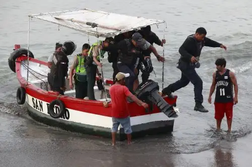 El área en disputa mide 300 metros y está reservada para que los pescadores formales puedan extender sus redes y atracar sus embarcaciones. Foto: ANDINA/Vidal Tarqui.