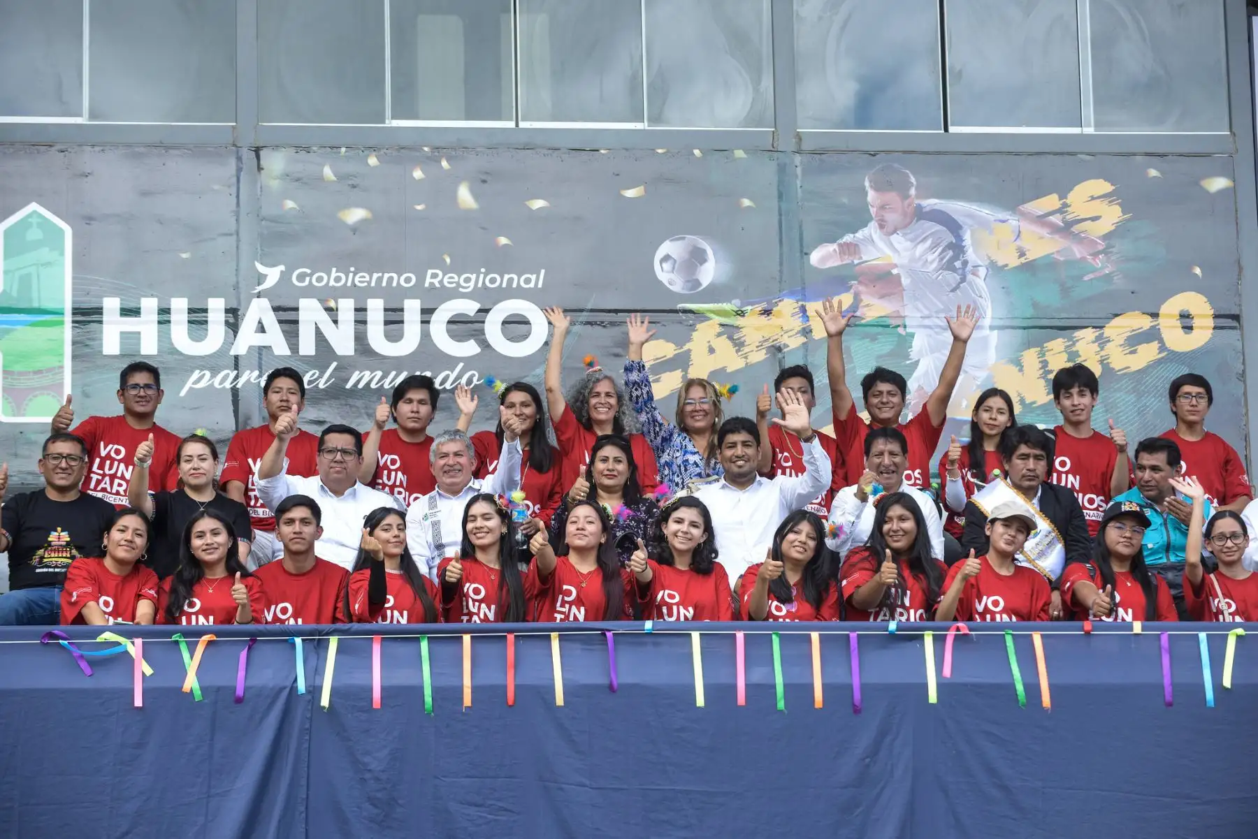 Huánuco fue la primera ciudad del país en celebrar una festividad Edición Bicentenario como parte de las conmemoraciones por el Año del Bicentenario de la Consolidación de Nuestra Independencia y de las Heroicas Batallas de Junín y Ayacucho, destacó Percy Barranzuela, director ejecutivo del Proyecto Especial Bicentenario del Ministerio de Cultura, durante la despedida del Festival de Los Negritos de Huánuco que ofreció una maratón dancística de 12 horas y la locreada más grande del mundo.
Foto: ANDINA/Bicentenario