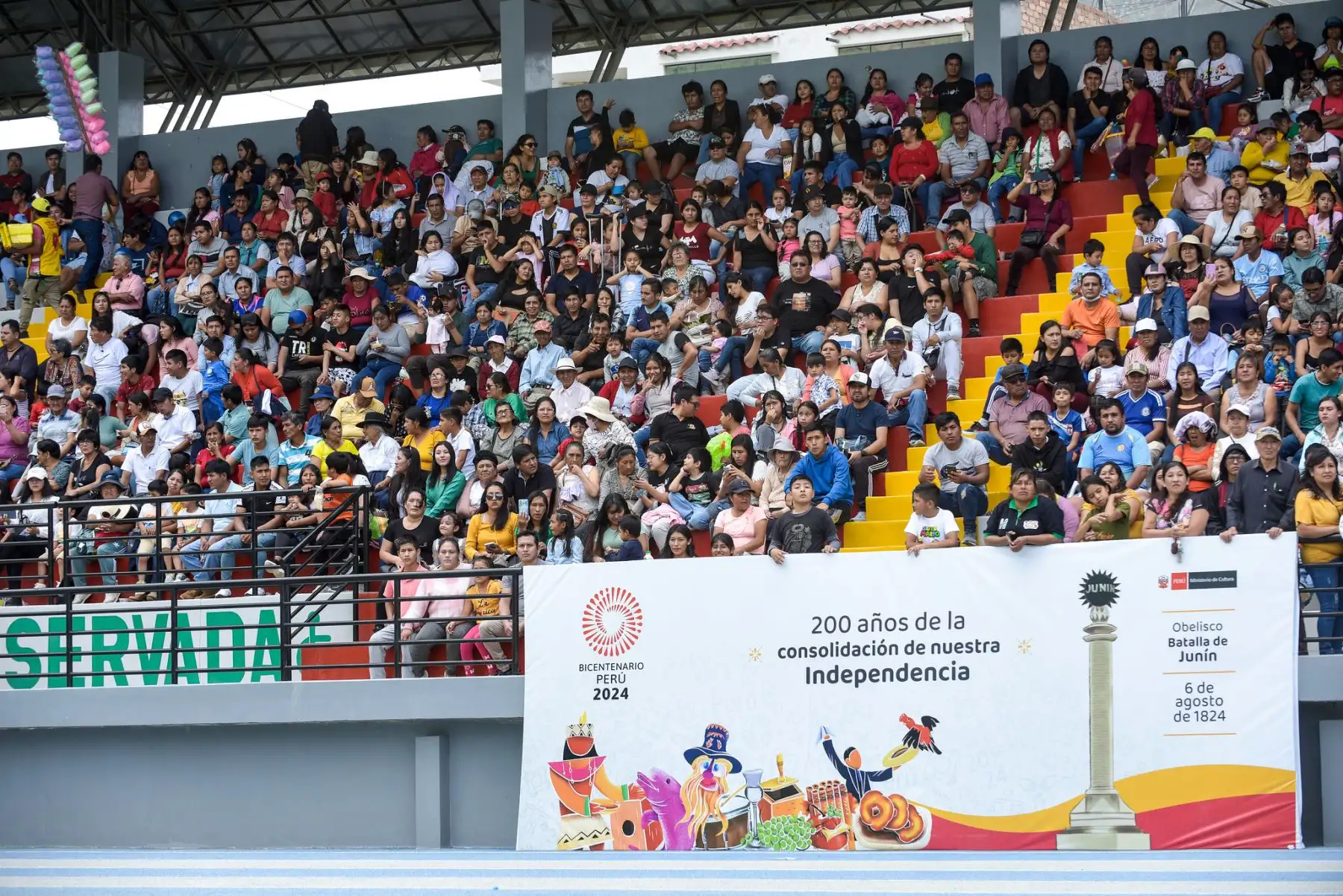 Huánuco fue la primera ciudad del país en celebrar una festividad Edición Bicentenario como parte de las conmemoraciones por el Año del Bicentenario de la Consolidación de Nuestra Independencia y de las Heroicas Batallas de Junín y Ayacucho, destacó Percy Barranzuela, director ejecutivo del Proyecto Especial Bicentenario del Ministerio de Cultura, durante la despedida del Festival de Los Negritos de Huánuco que ofreció una maratón dancística de 12 horas y la locreada más grande del mundo.
Foto: ANDINA/Bicentenario