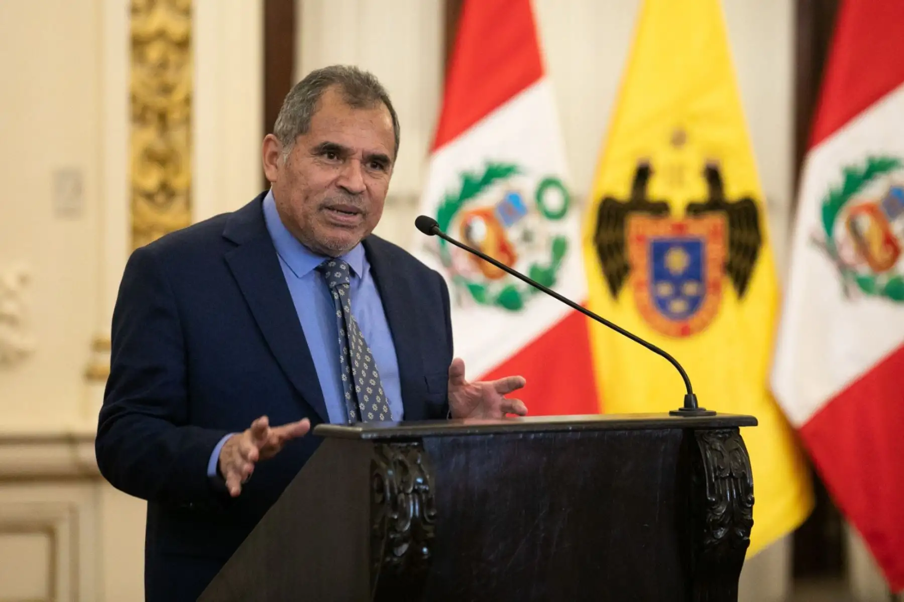 En una ceremonia realizada en el Palacio Municipal de Lima, el alcalde Rafael López Aliaga, acompañado por los ministros de Cultura, Leslie Urteaga, y de Comercio Exterior y Turismo, Juan Carlos Mathews, recibió el otorgamiento de la Jerarquía 4 al Centro Histórico de Lima, distinción que lo posiciona como recurso turístico a nivel de los principales destinos del país y permite atraer proyectos de inversión y desarrollo.
Foto: ANDINA/Muni Lima