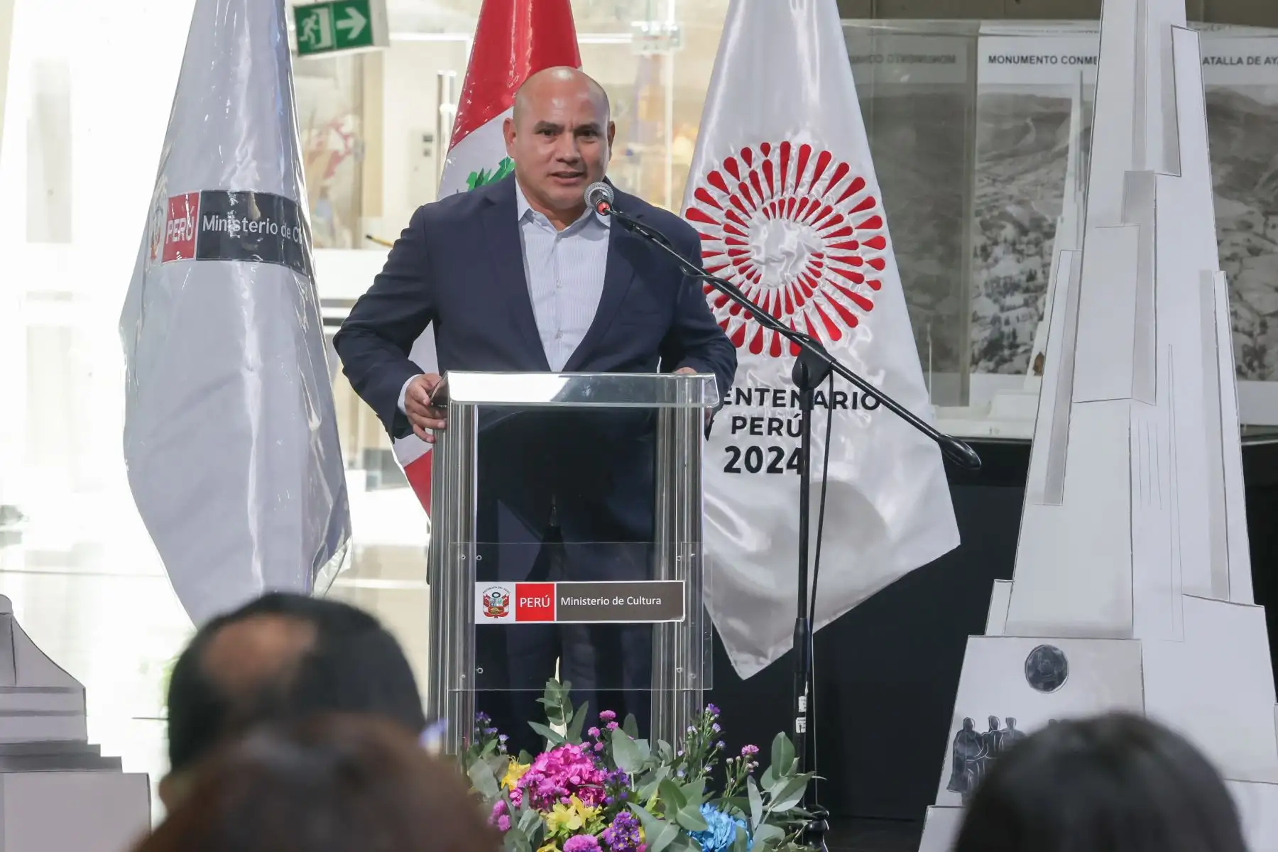 El Proyecto Especial Bicentenario del Ministerio de Cultura y la Municipalidad Provincial de Cajamarca realizaron el lanzamiento del Carnaval Inolvidable 2024 Edición Bicentenario, festividad de Cajamarca conocida como “la fiesta más alegre del Perú” que tendrá como fechas centrales del 9 al 14 de febrero. La ministra de Cultura, Leslie Urteaga, el alcalde de Cajamarca, Joaquín Ramírez, y distintas autoridades invitadas pudieron disfrutar del despliegue de comparsas y patrullas de danzantes y personajes alegóricos; así como la “Señorita Integración 2023”, embajadora de la cultura y tradición de la región.
Foto: ANDINA/Andrés Valle